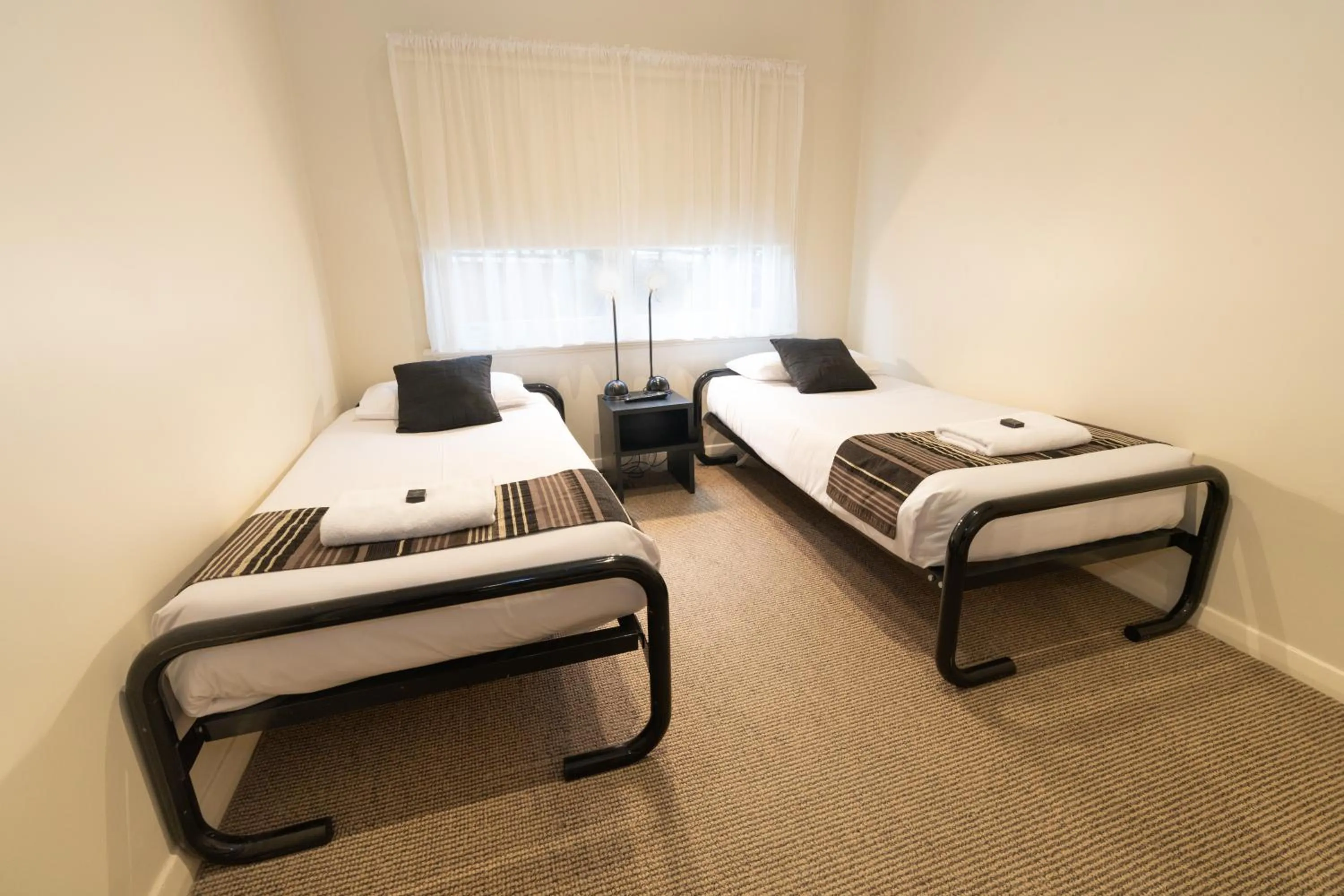 Bed in Sovereign Park Motor Inn