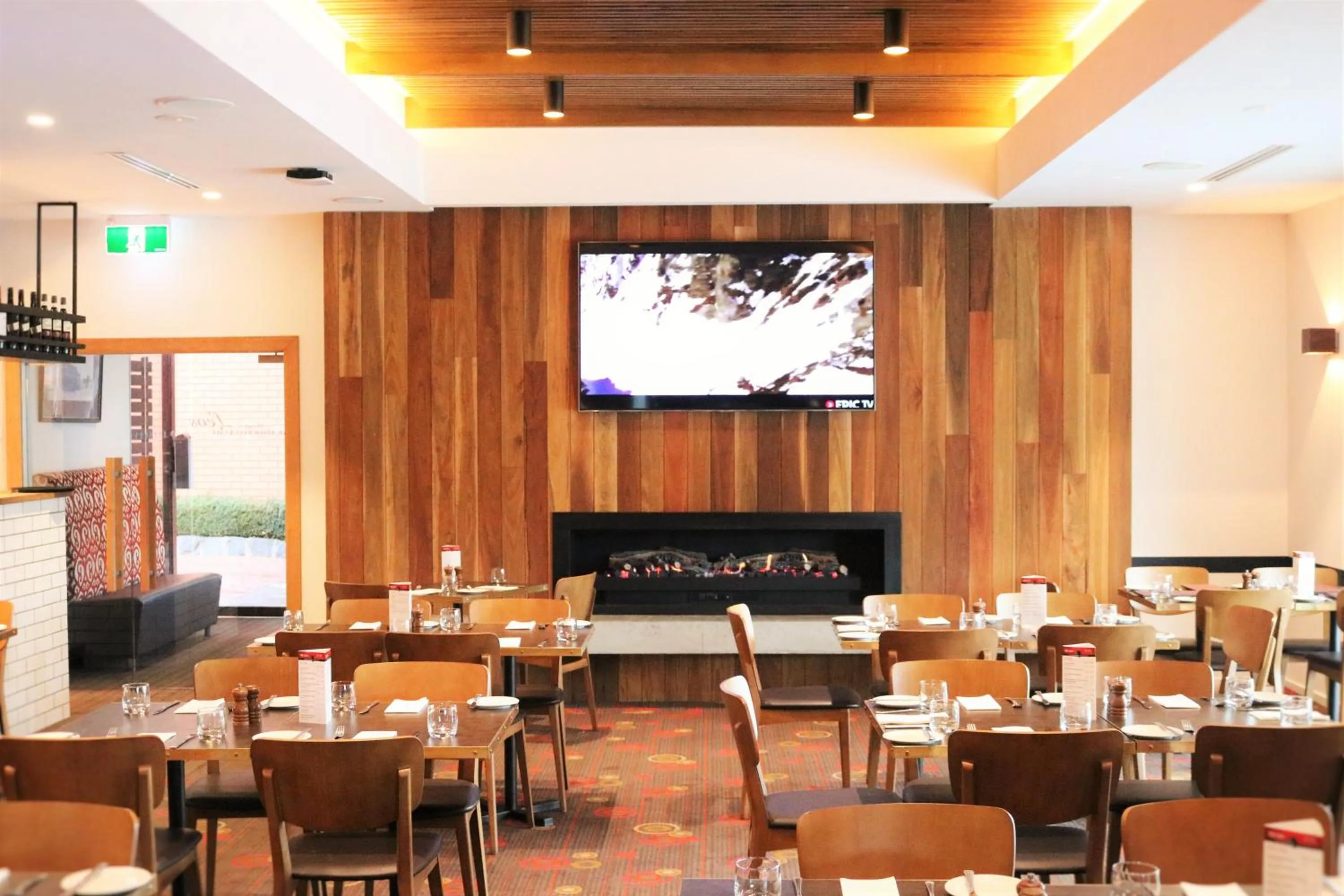 Restaurant/places to eat in Sovereign Park Motor Inn