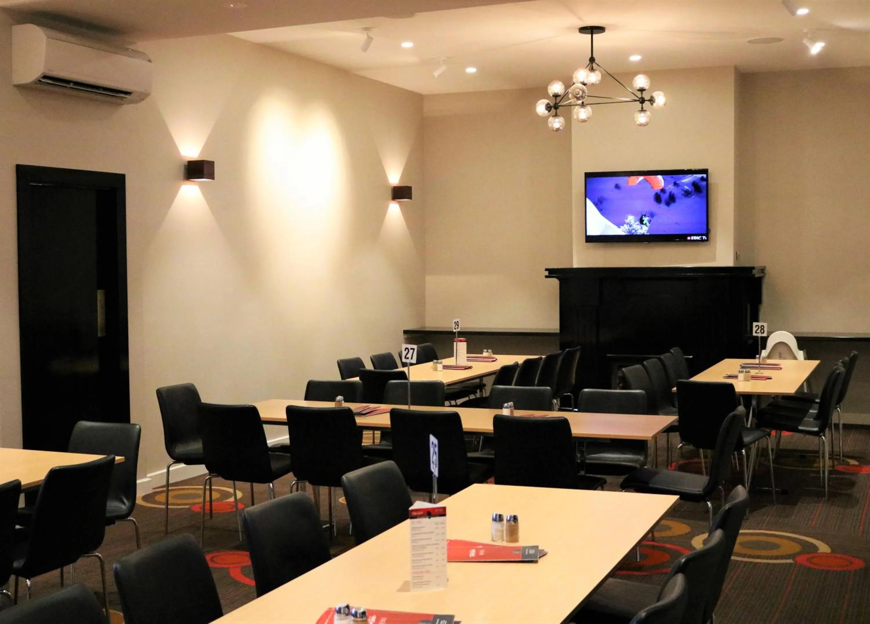 Restaurant/places to eat in Sovereign Park Motor Inn