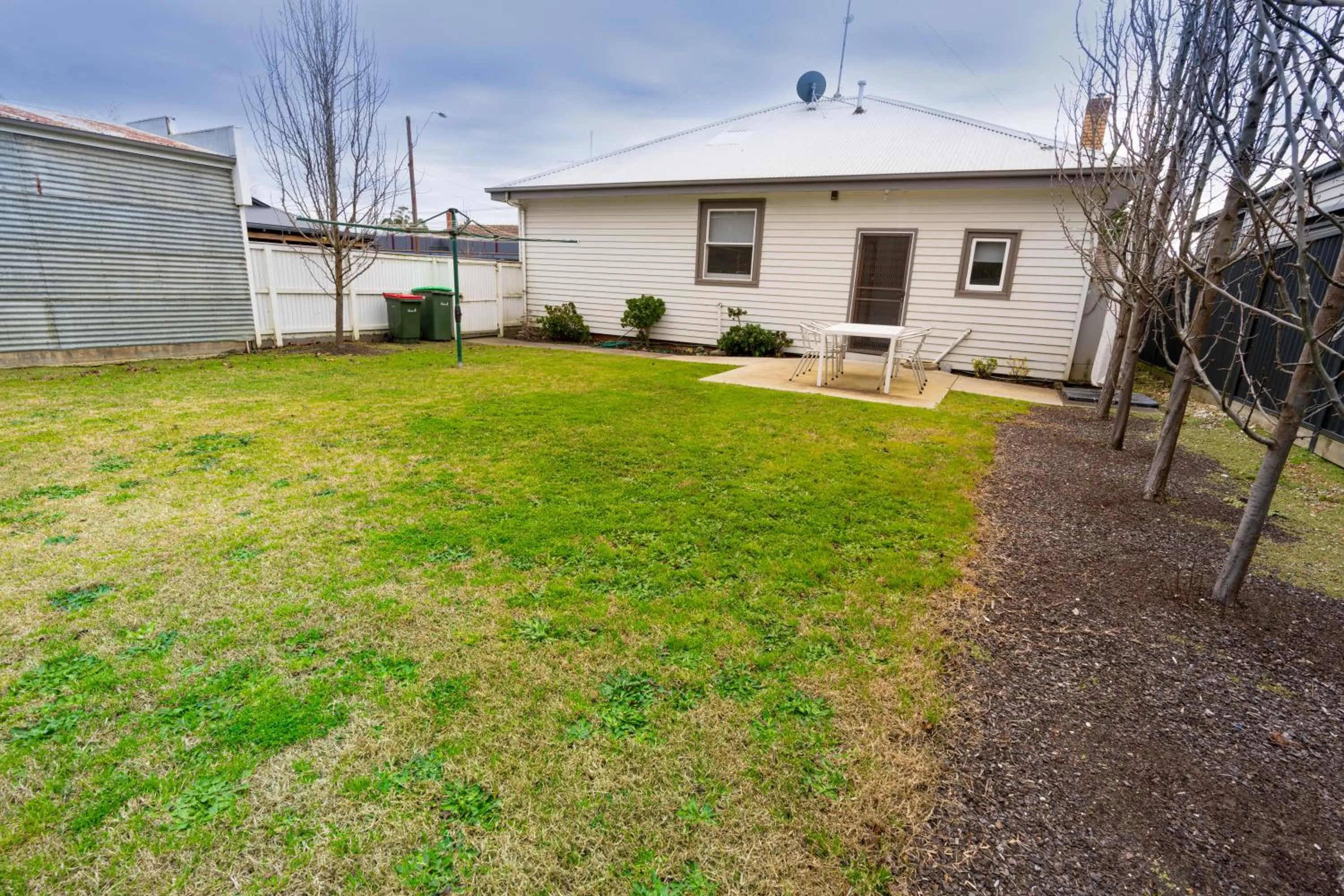 Garden view in Sovereign Park Motor Inn