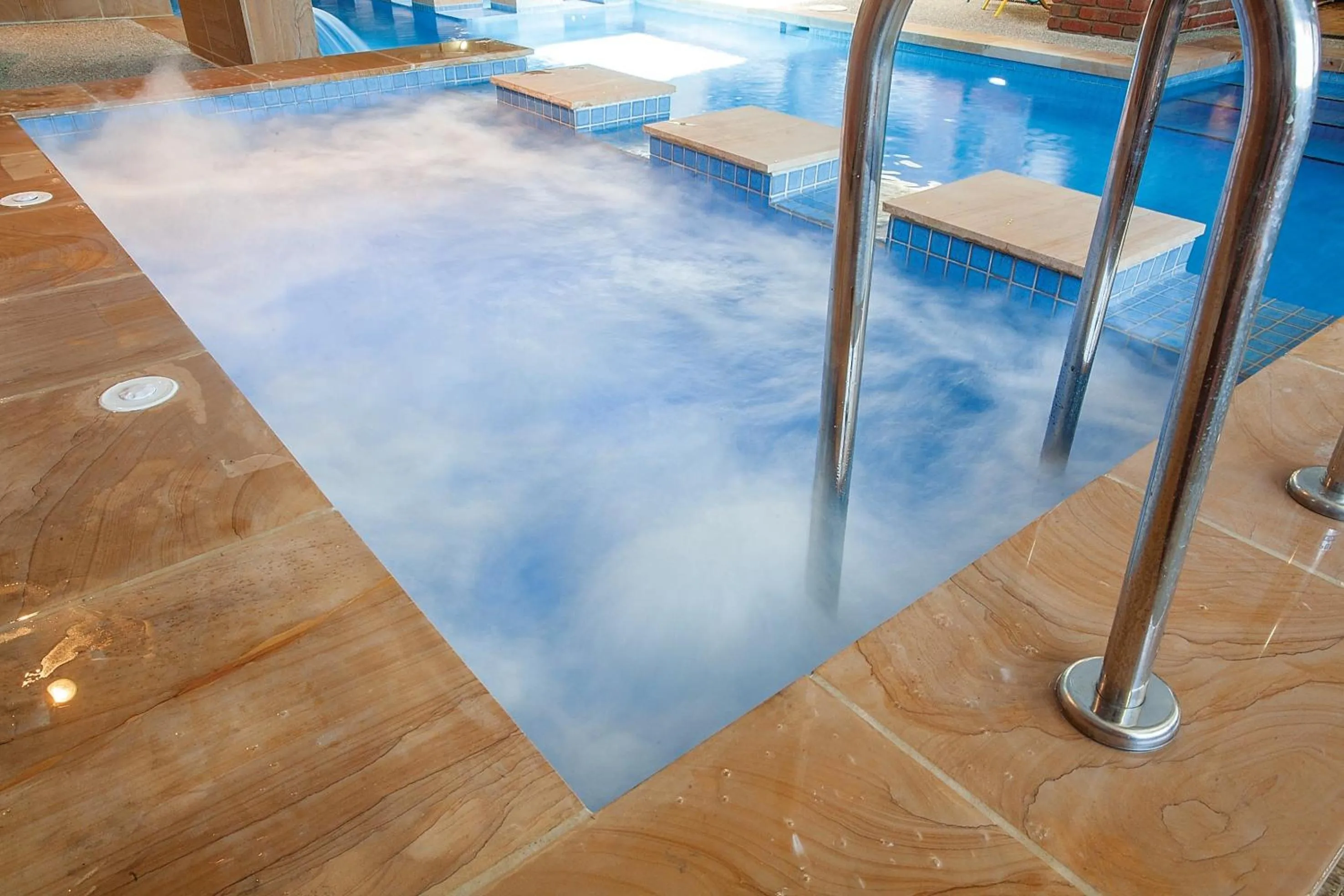 Spa and wellness centre/facilities in Sovereign Park Motor Inn