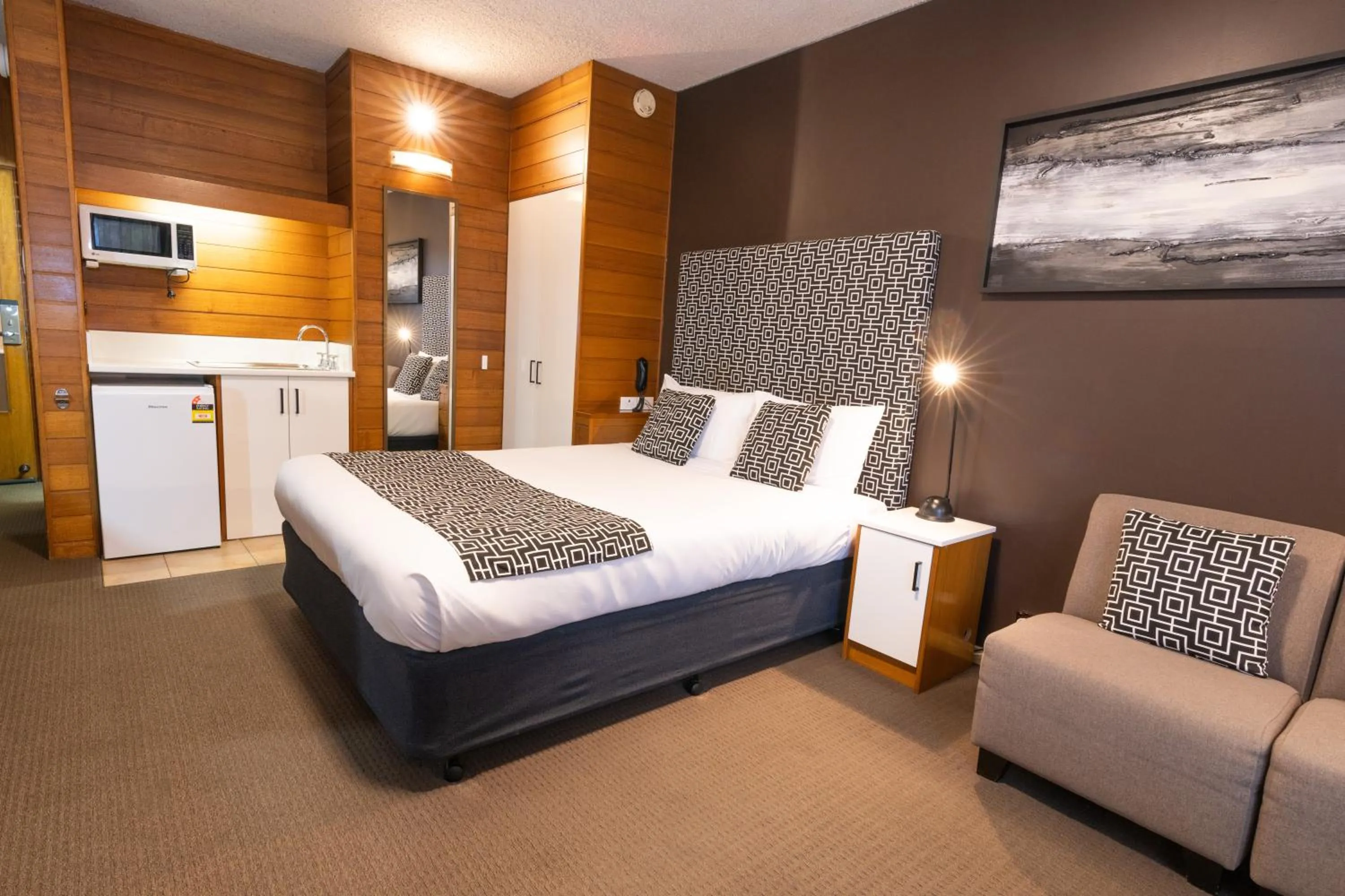 Bed in Sovereign Park Motor Inn