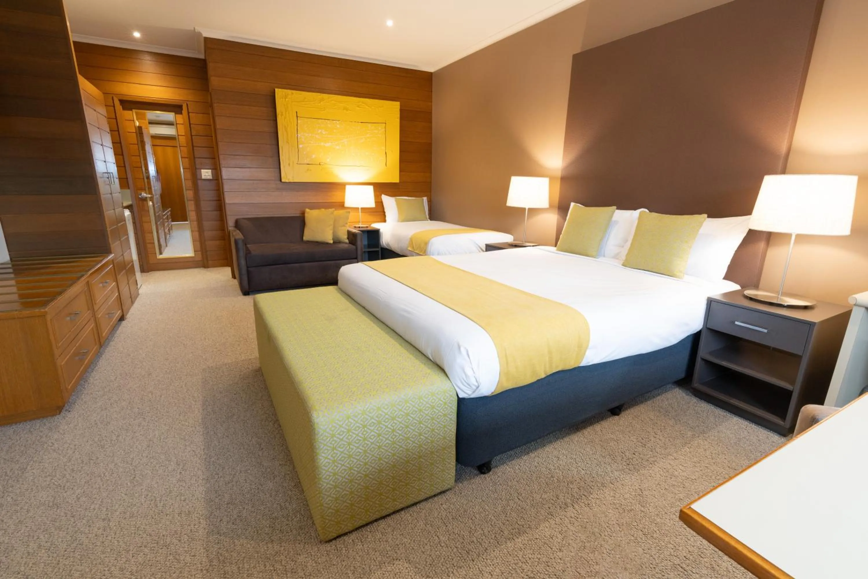 Bed in Sovereign Park Motor Inn