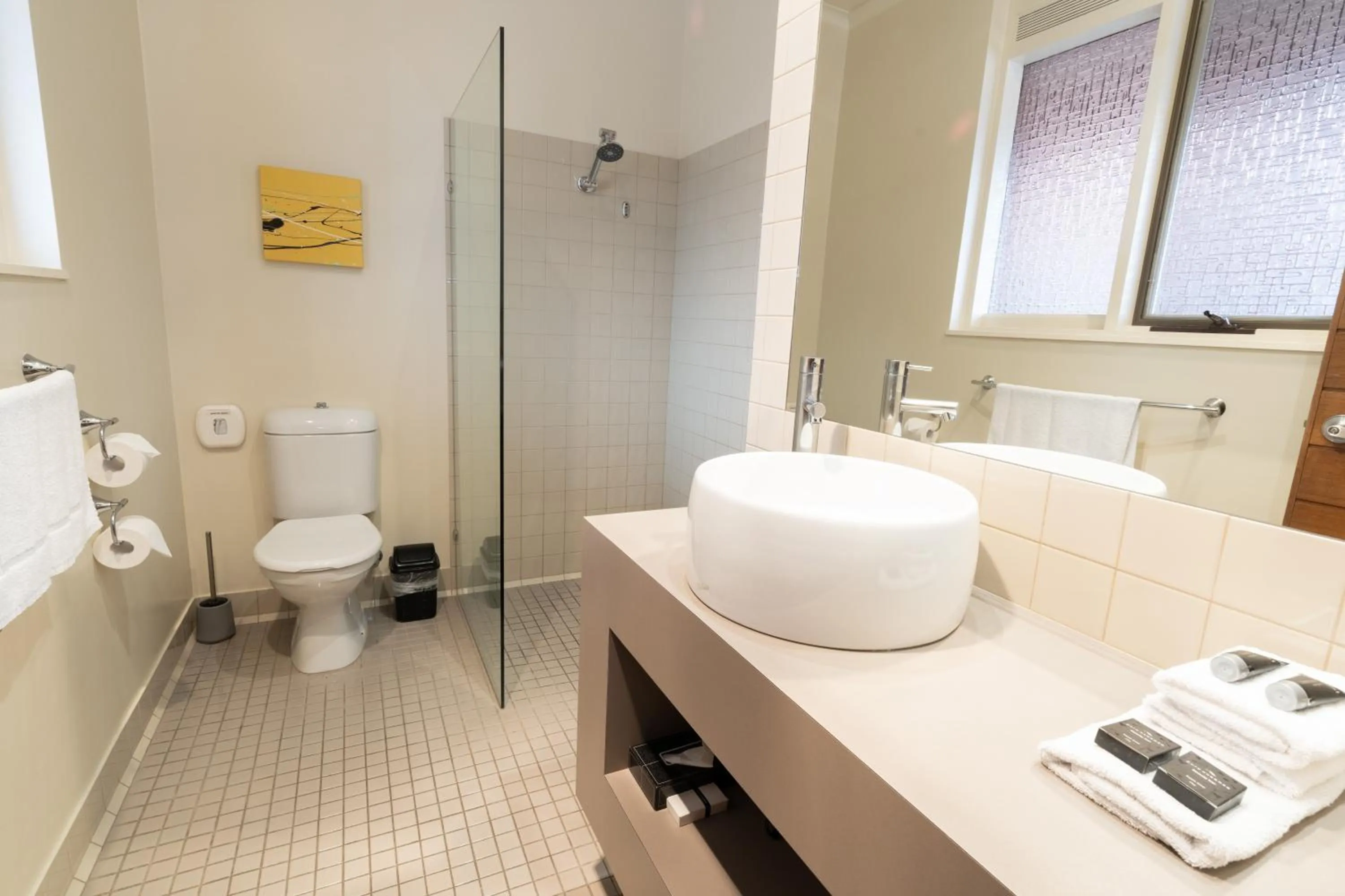 Shower in Sovereign Park Motor Inn