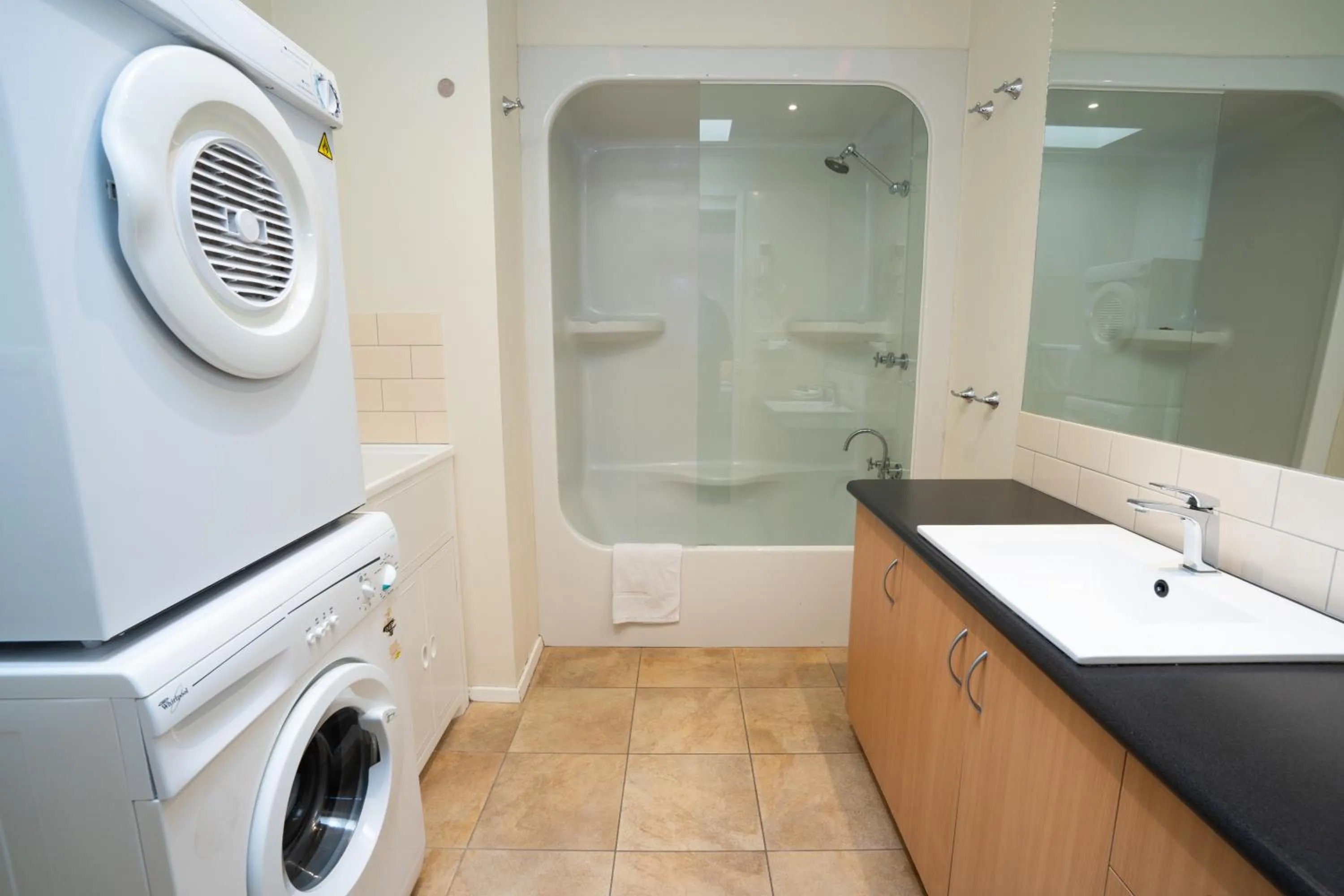 Shower in Sovereign Park Motor Inn