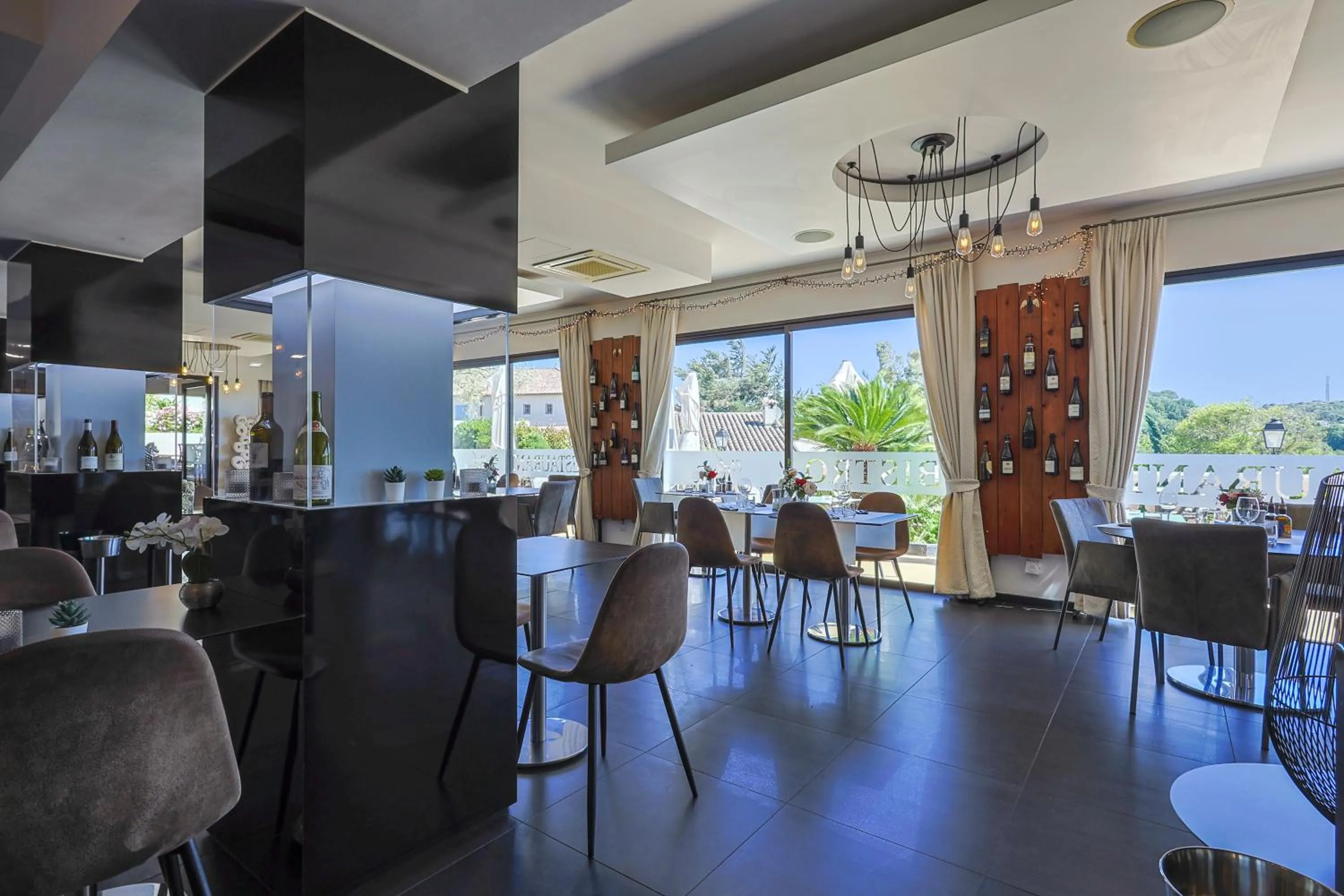 Logis Hotel Perla Riviera & Restaurant