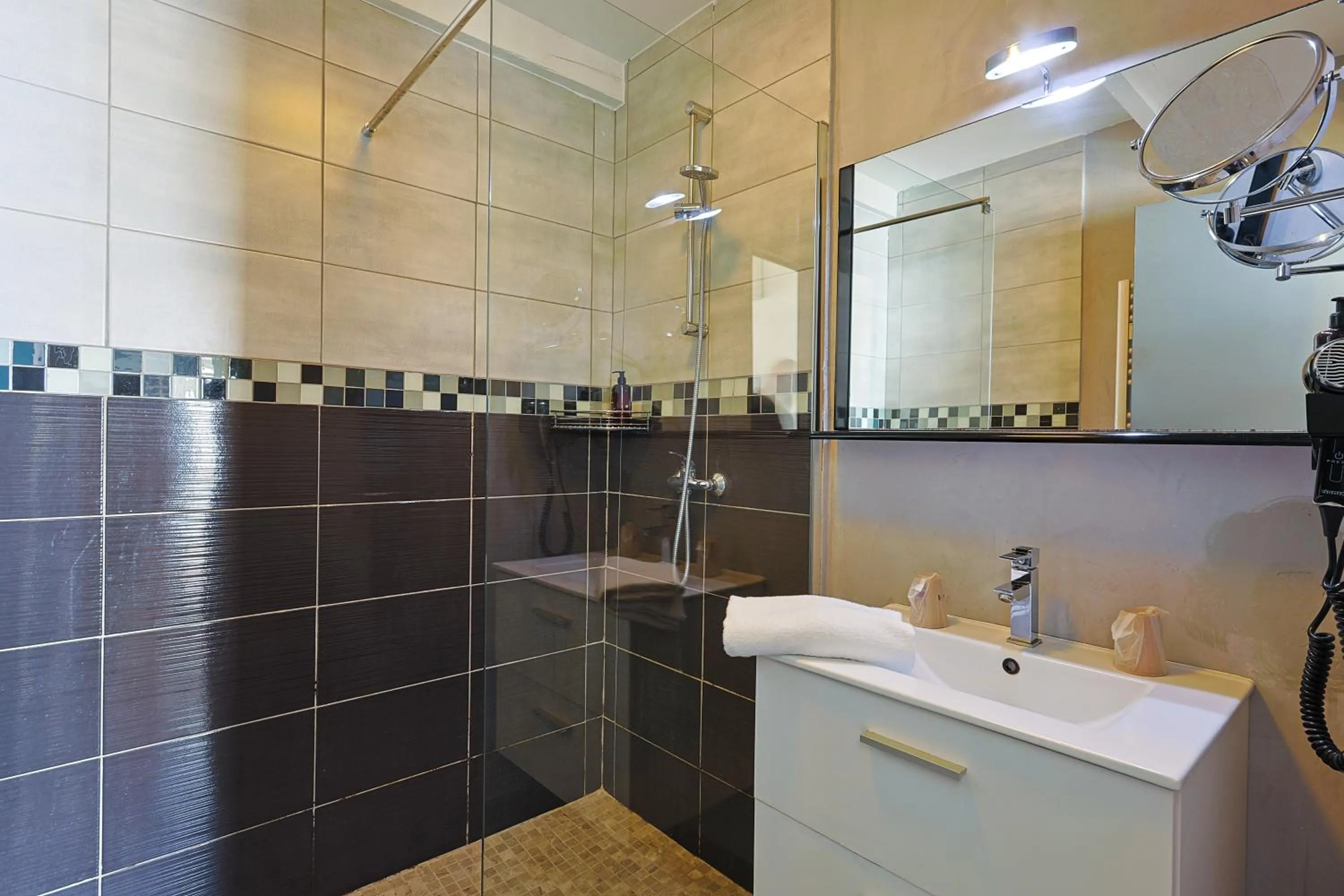 Logis Hotel Perla Riviera & Restaurant