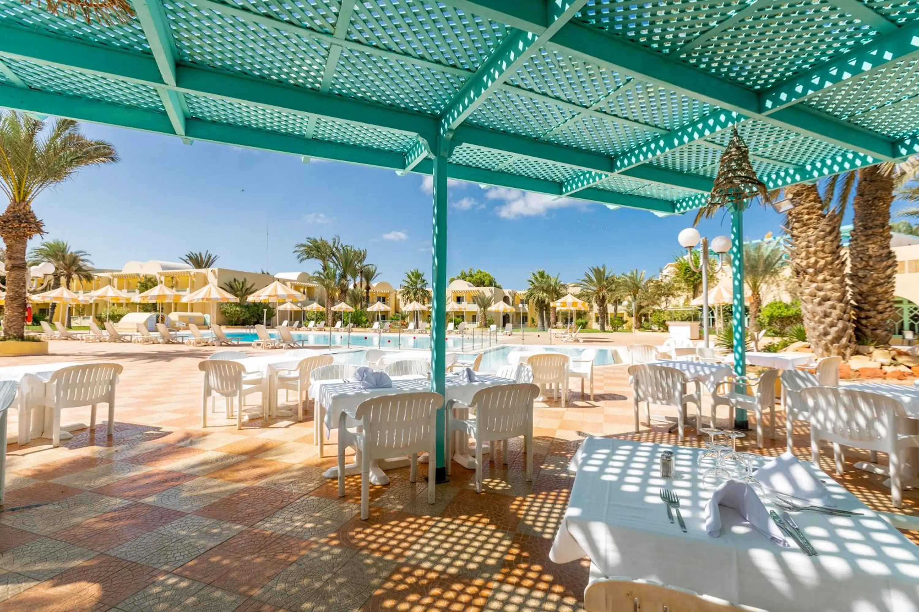 Restaurant/places to eat in Hotel Venice Beach- Families and Couples Only