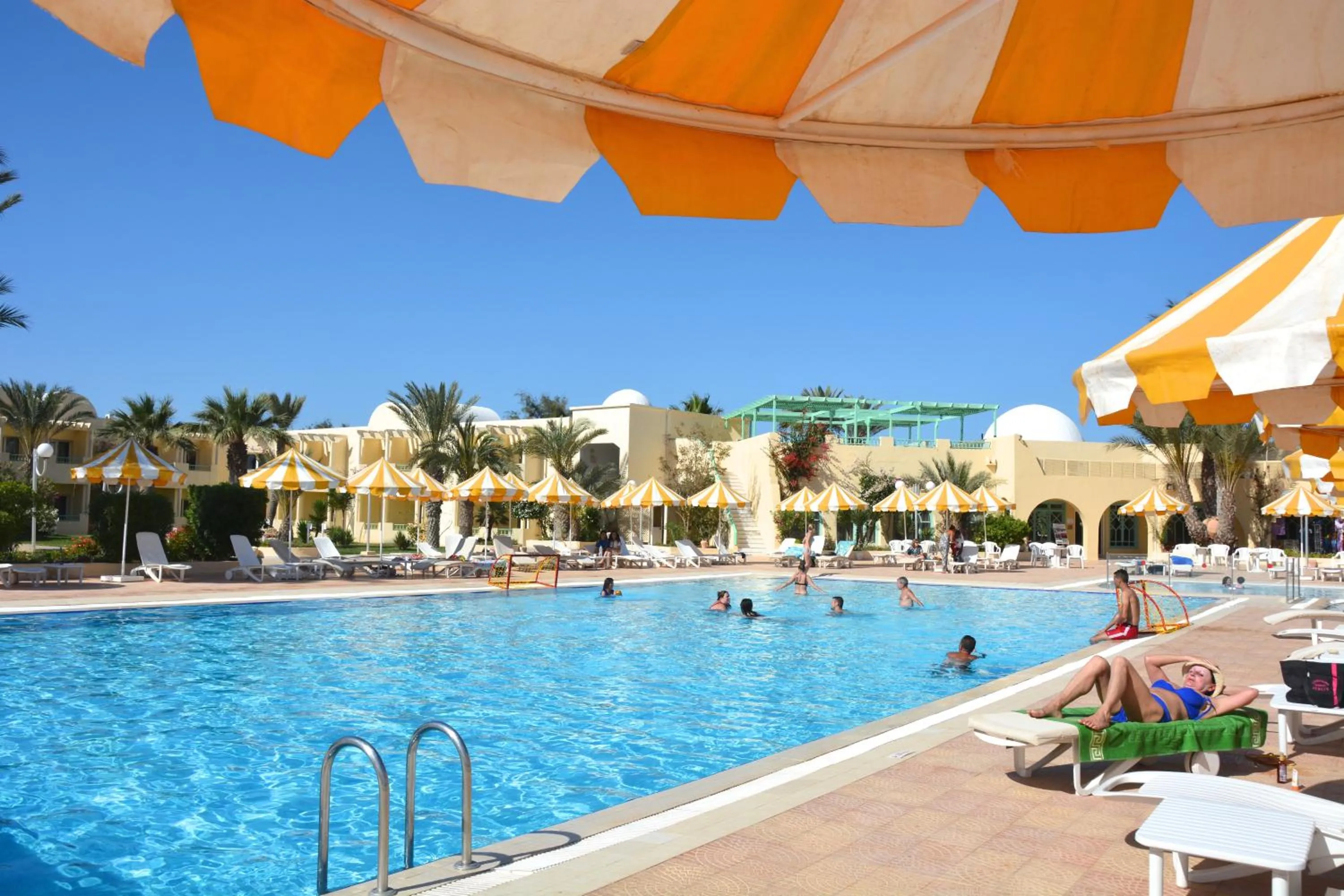 Swimming pool in Hotel Venice Beach- Families and Couples Only