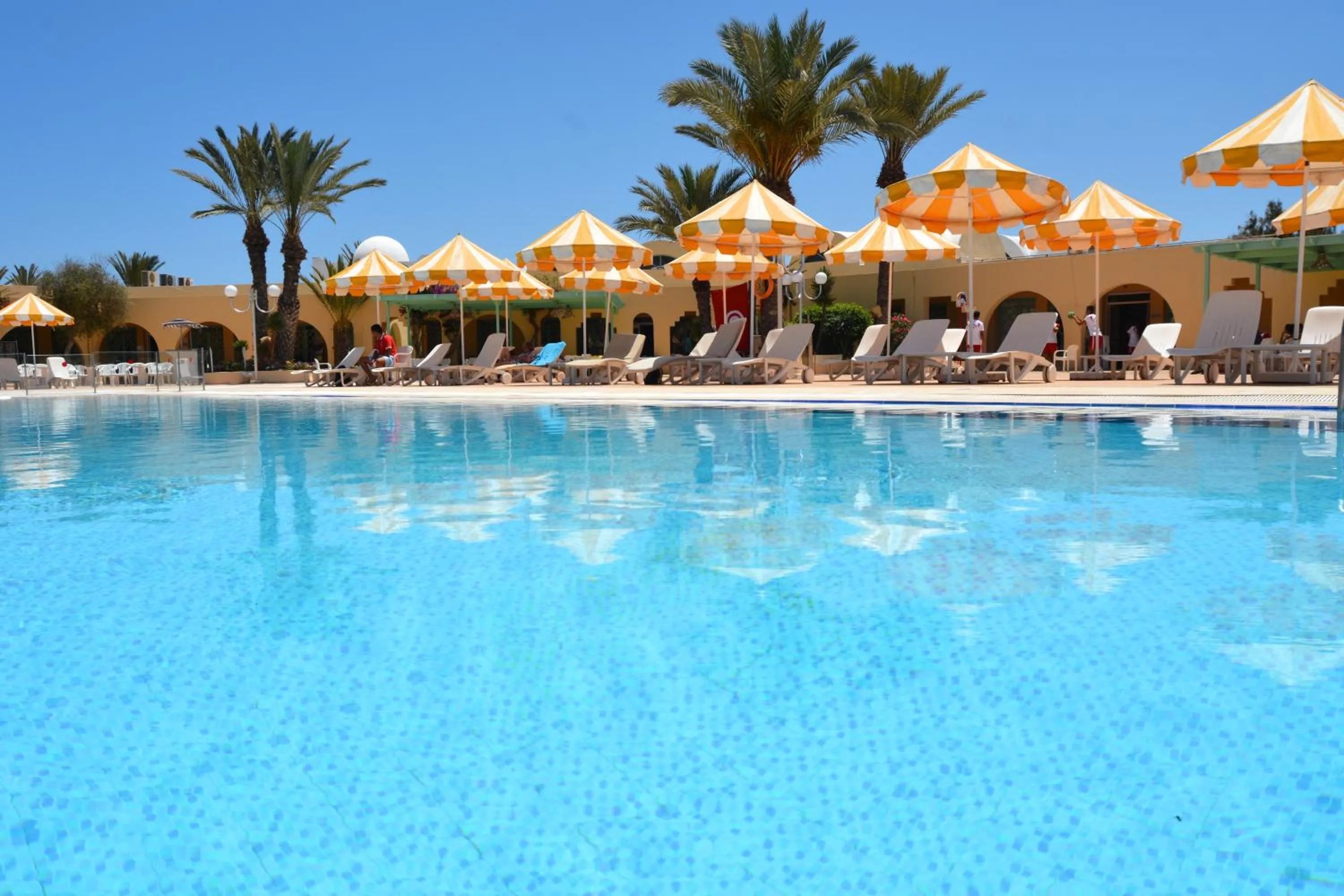 Swimming pool in Hotel Venice Beach- Families and Couples Only