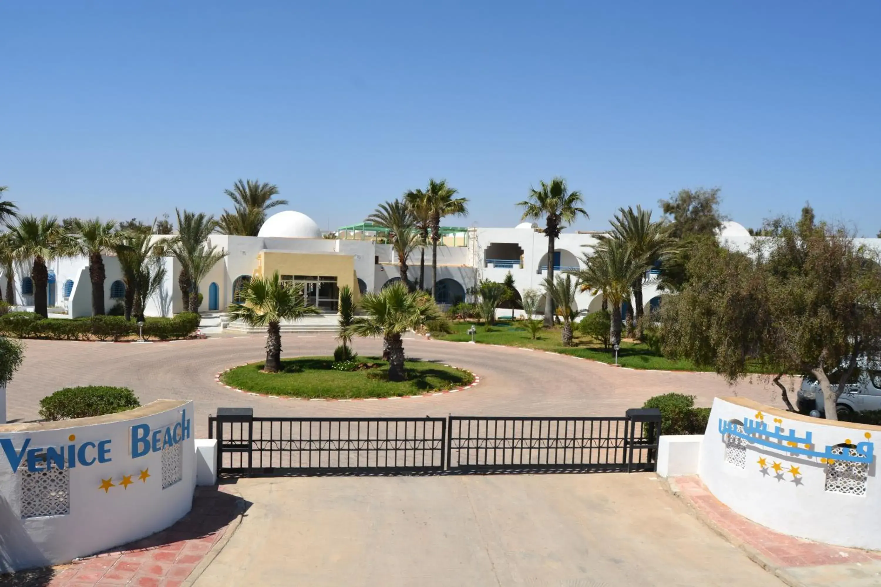 Facade/entrance in Hotel Venice Beach- Families and Couples Only Facade/entrance in Hotel Venice Beach- Families and Couples Only