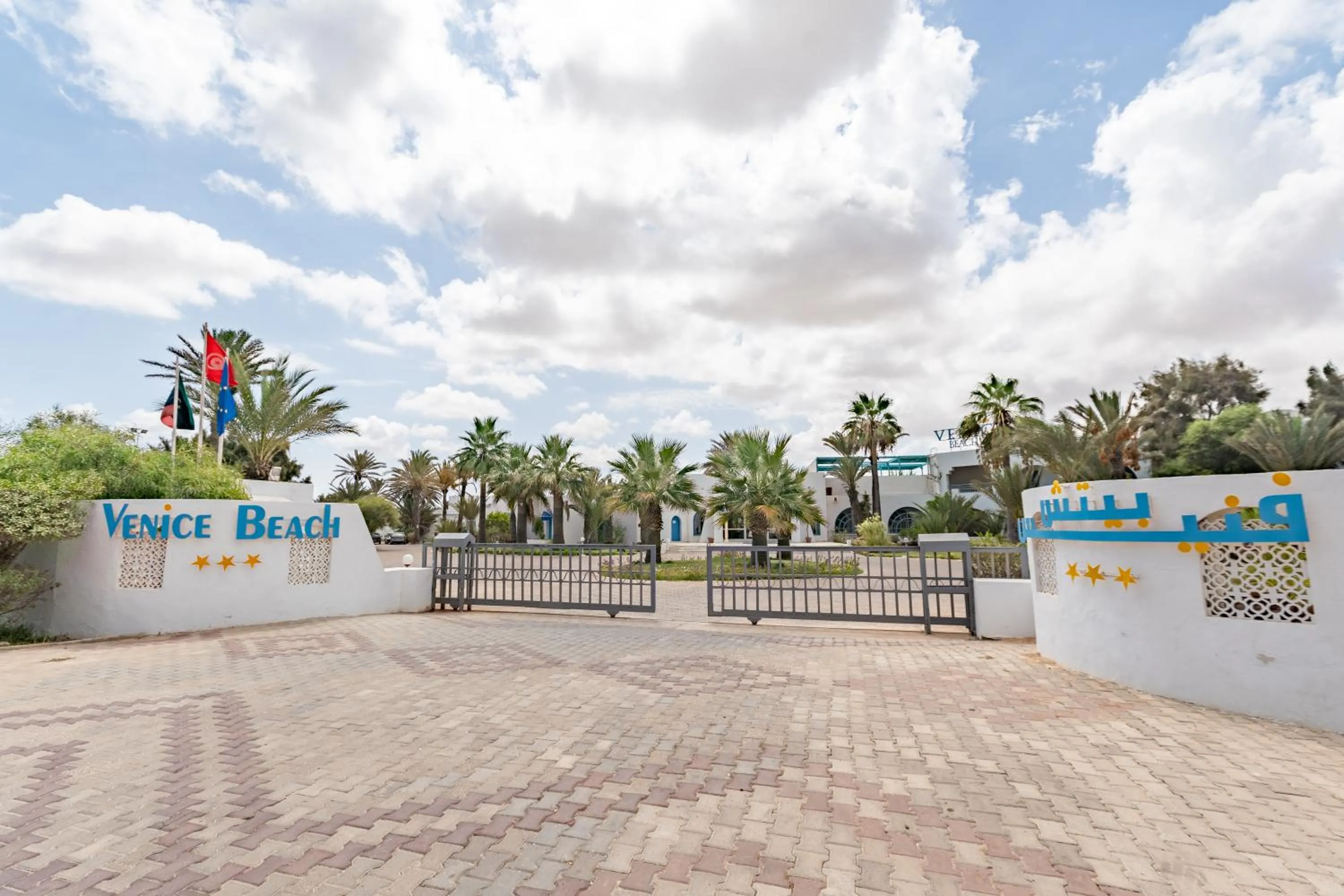 Facade/entrance in Hotel Venice Beach- Families and Couples Only