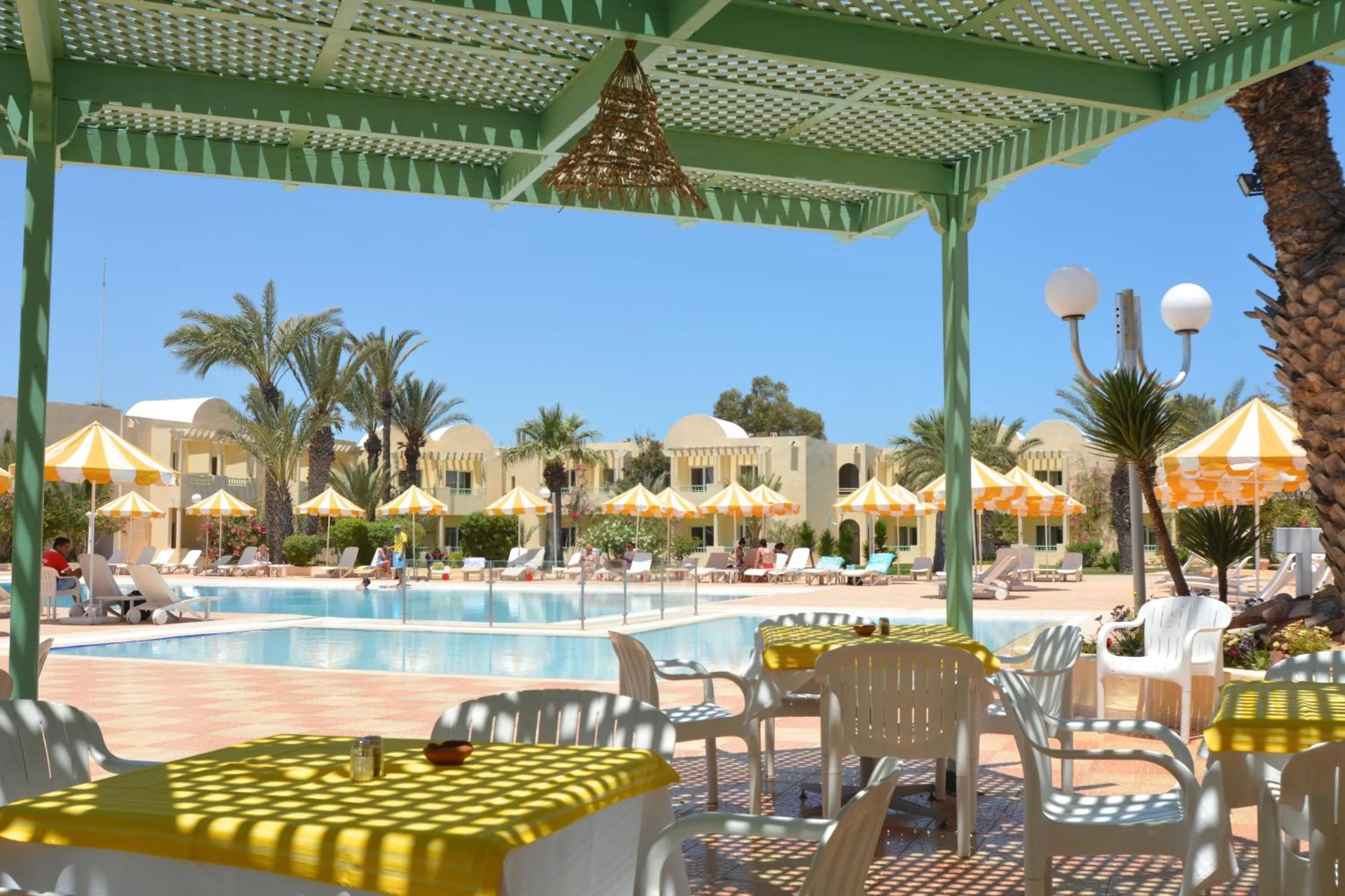 Restaurant/places to eat in Hotel Venice Beach- Families and Couples Only