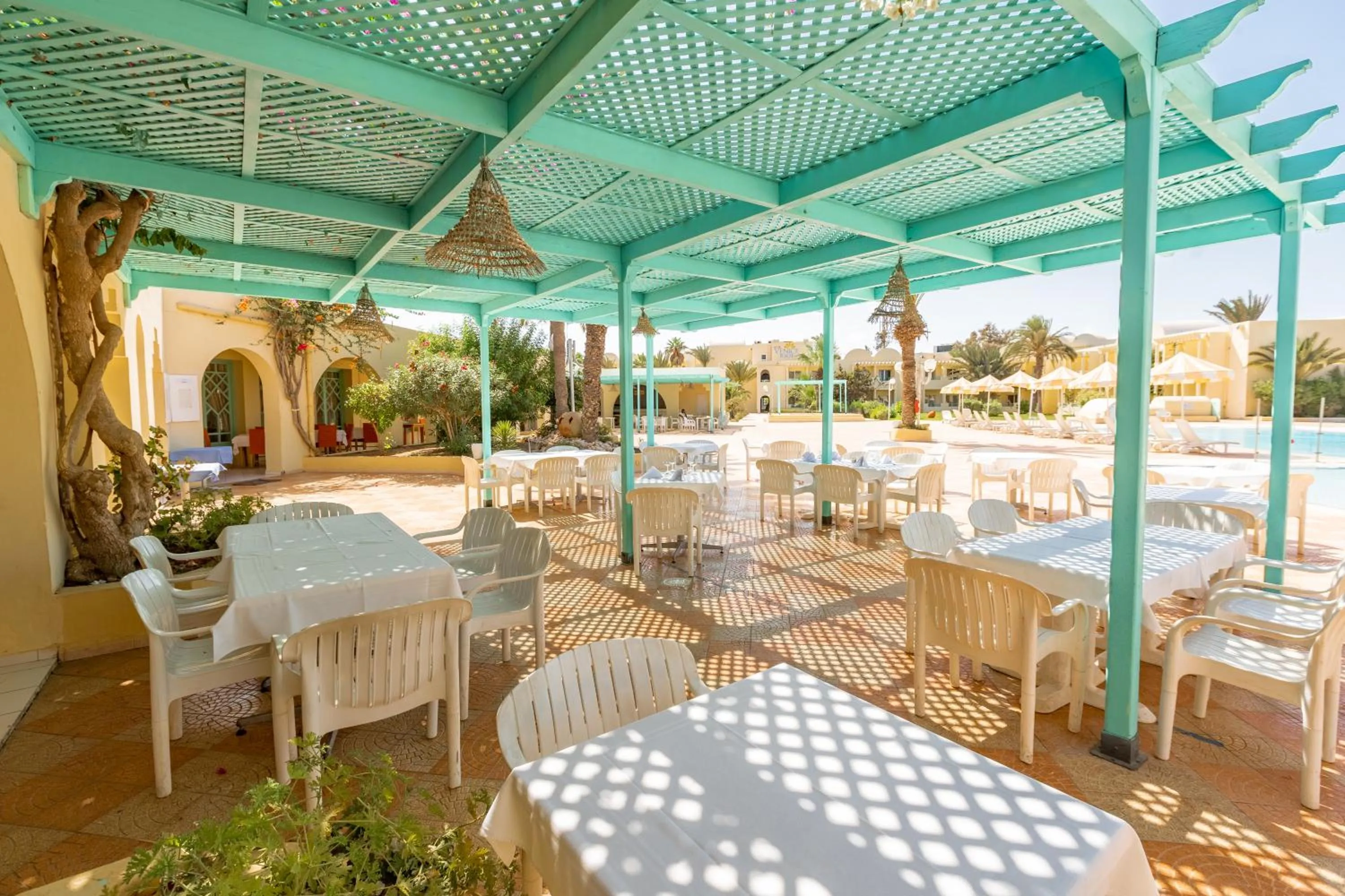 Restaurant/places to eat in Hotel Venice Beach- Families and Couples Only