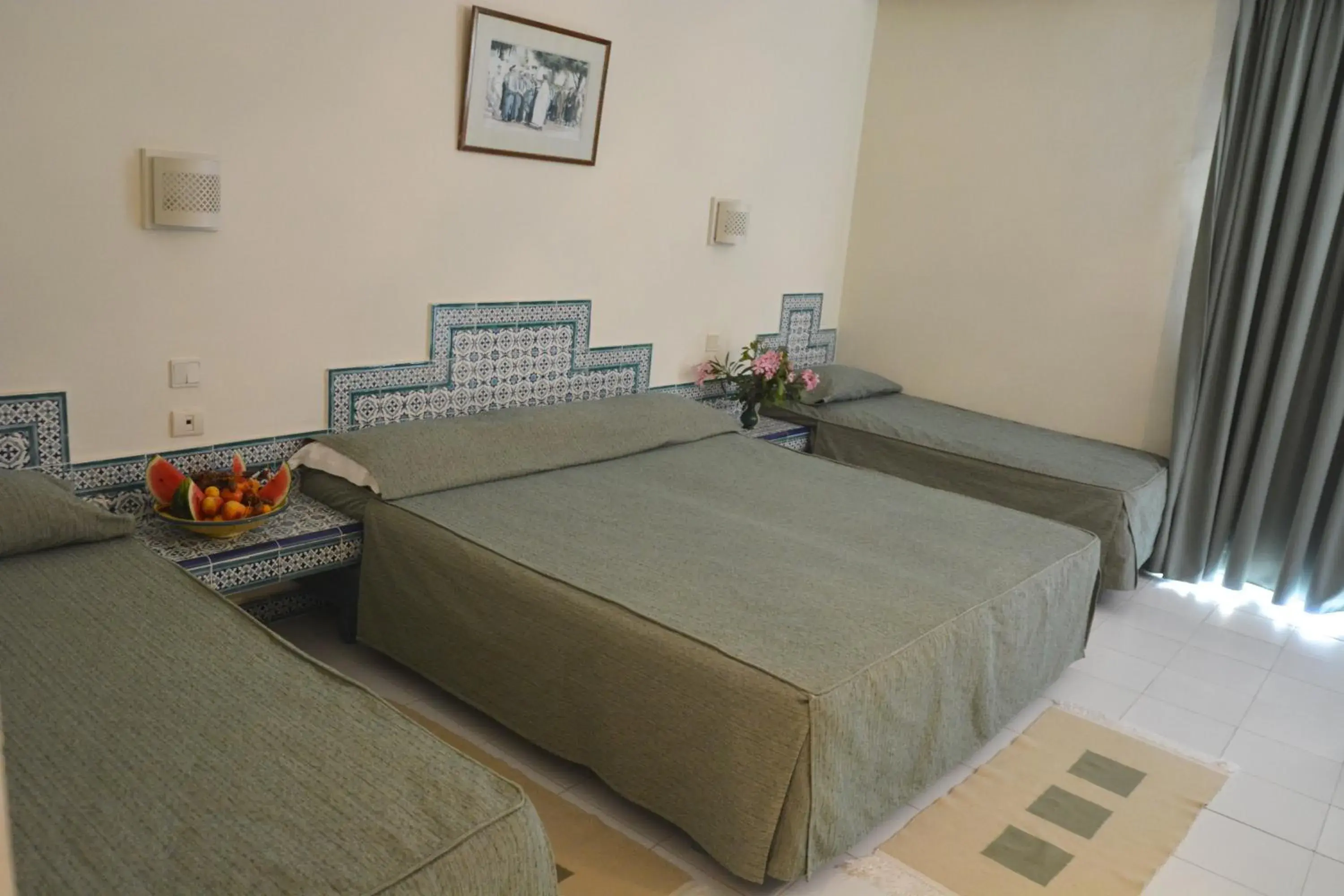 Bed in Hotel Venice Beach- Families and Couples Only Bed in Hotel Venice Beach- Families and Couples Only