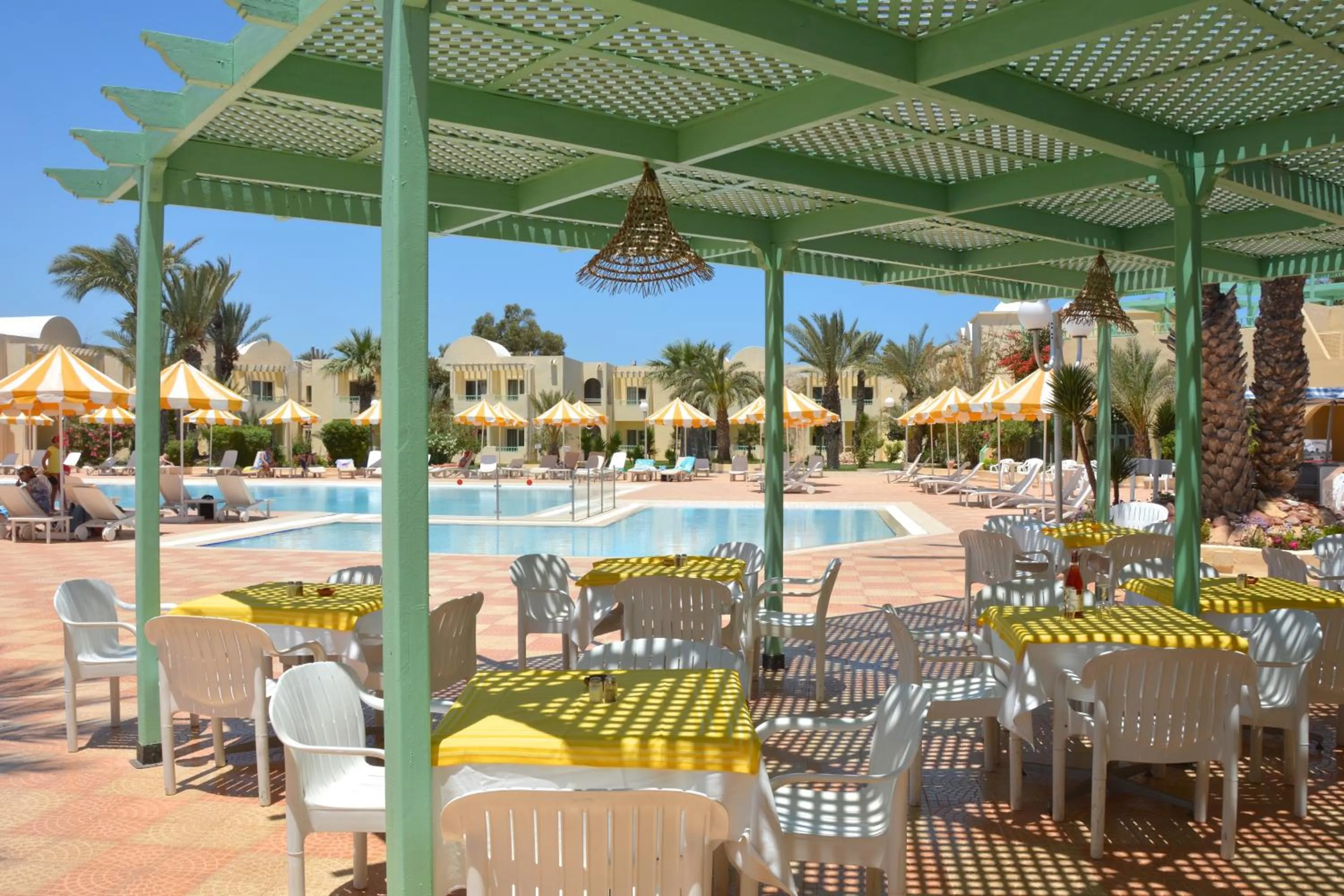 Restaurant/places to eat in Hotel Venice Beach- Families and Couples Only