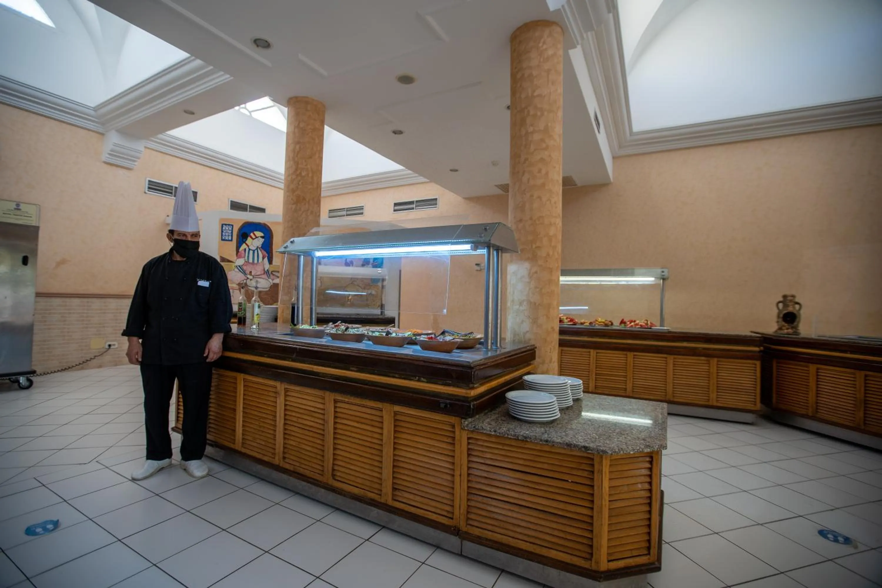 Restaurant/places to eat in Hotel Venice Beach- Families and Couples Only