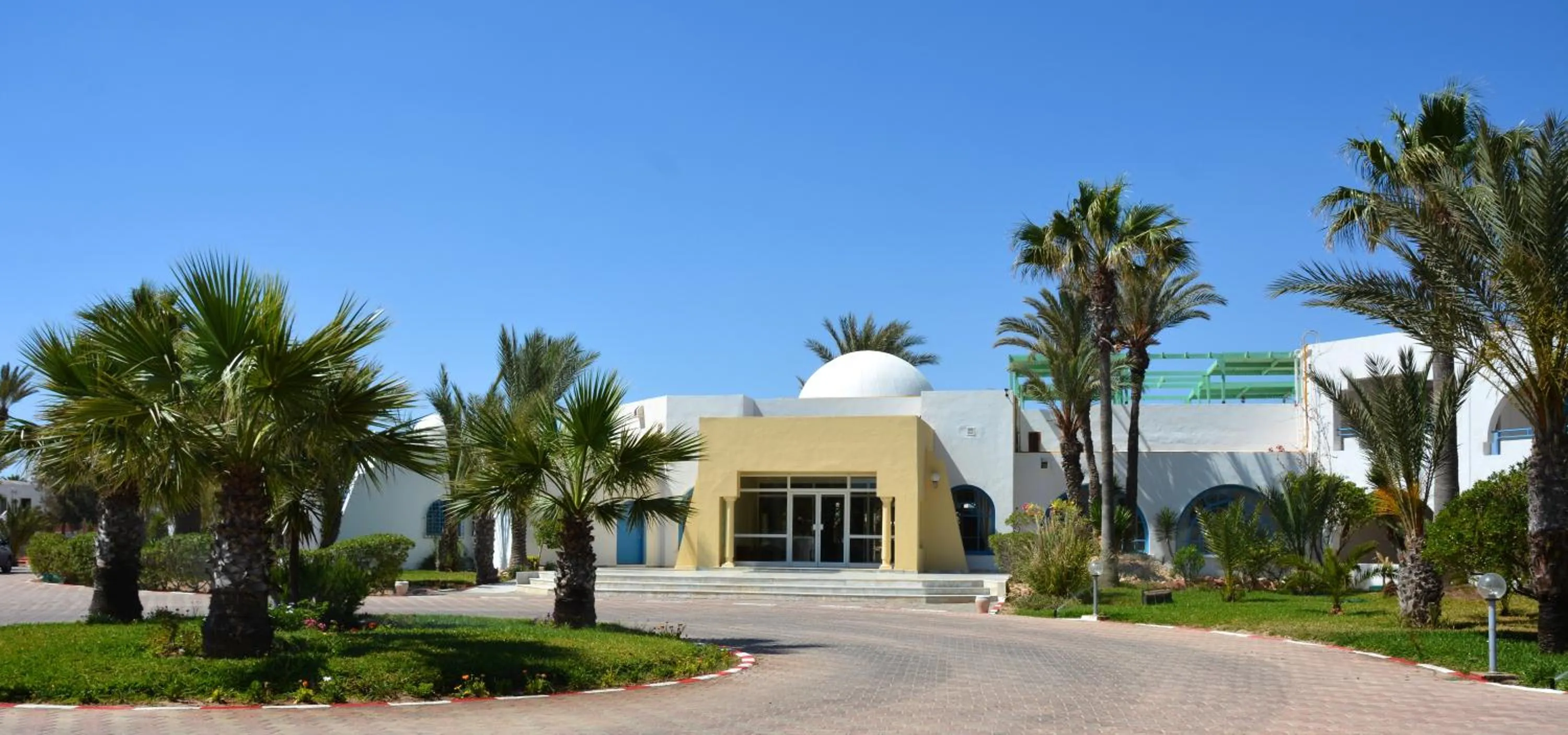 Property building in Hotel Venice Beach- Families and Couples Only