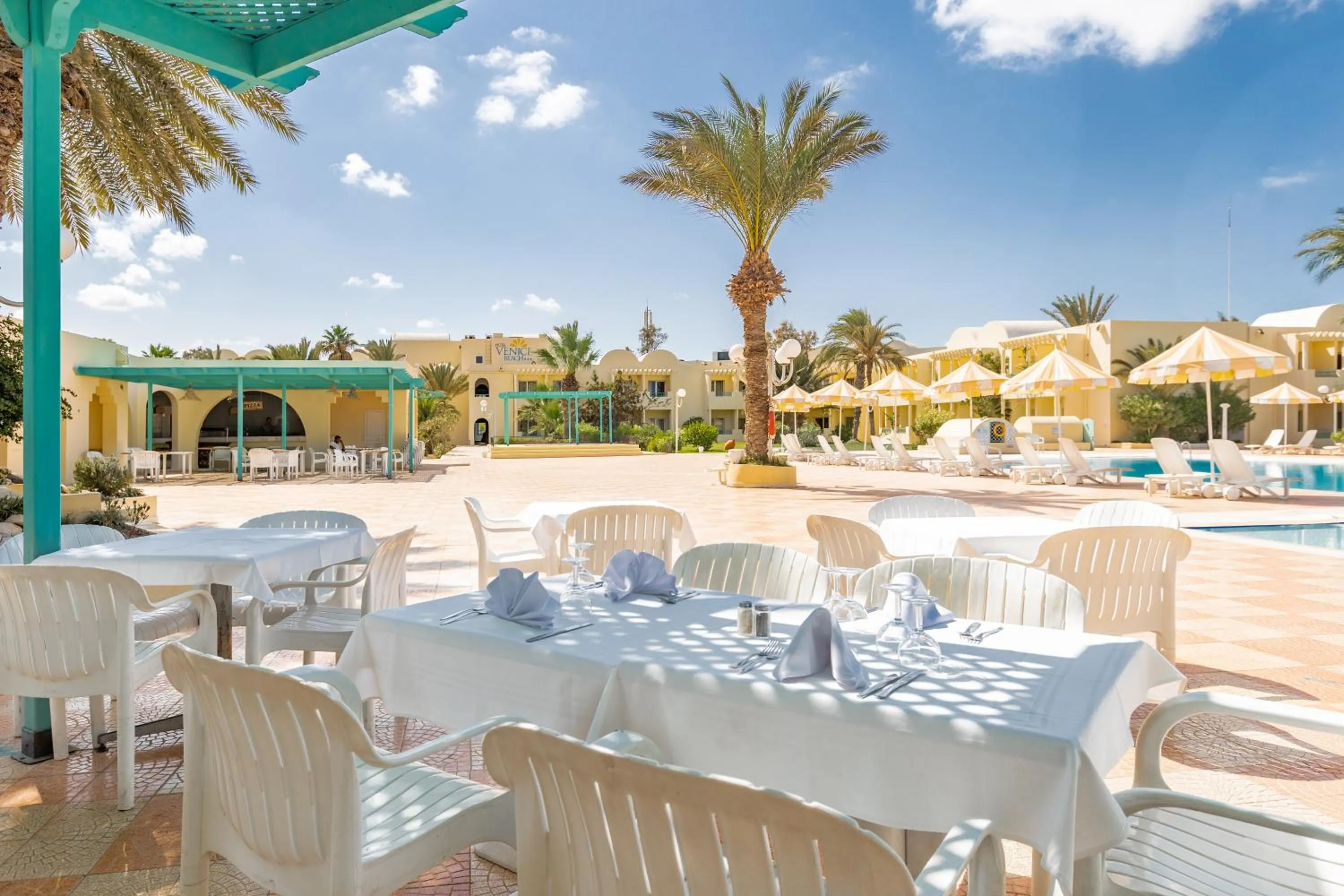 Restaurant/places to eat in Hotel Venice Beach- Families and Couples Only