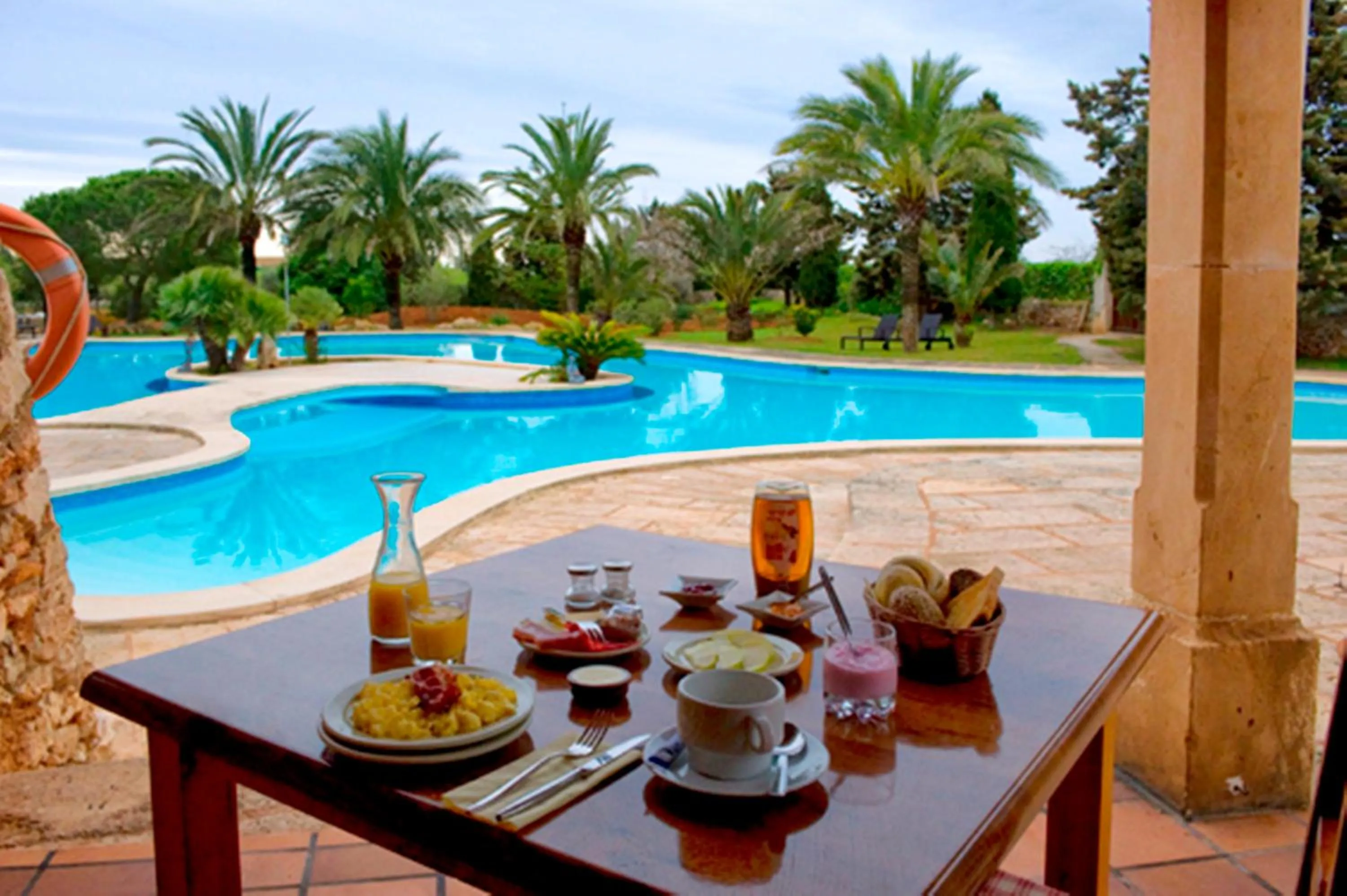 Restaurant/places to eat in Agroturismo Finca Sa Tanca