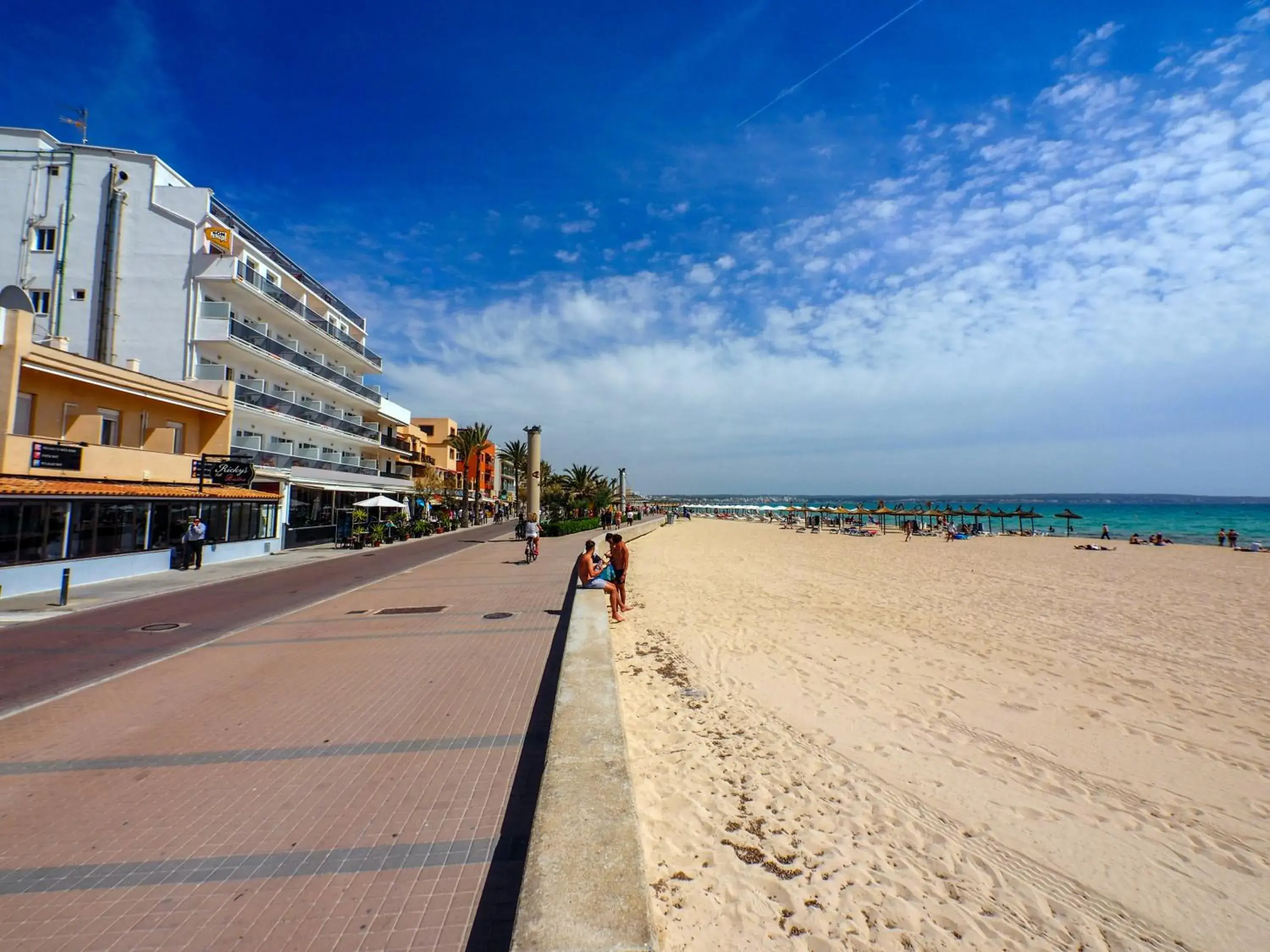 Facade/entrance in Sauló by Puro Facade/entrance in Sauló by Puro