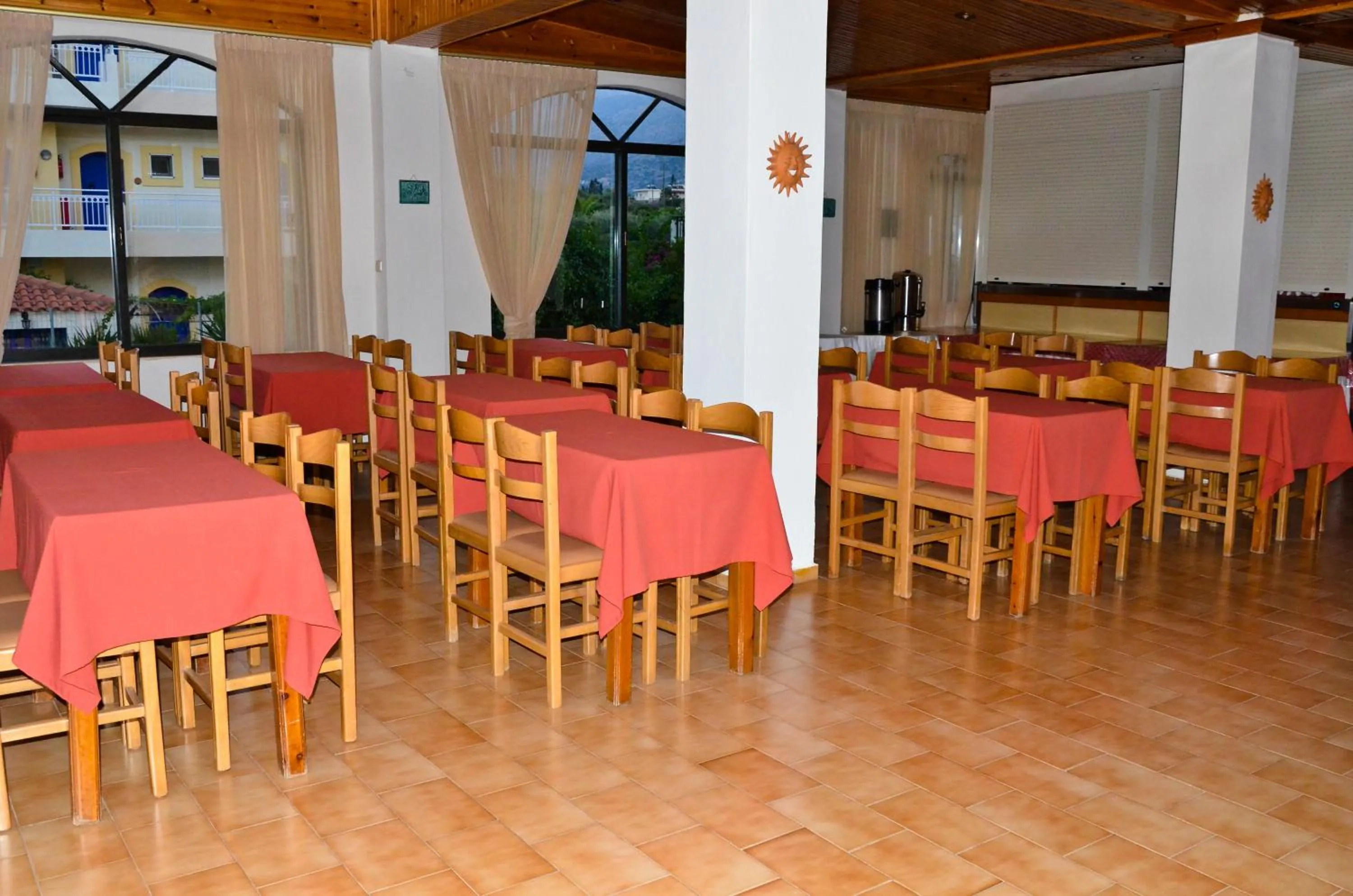 Dining area in Niko Elen
