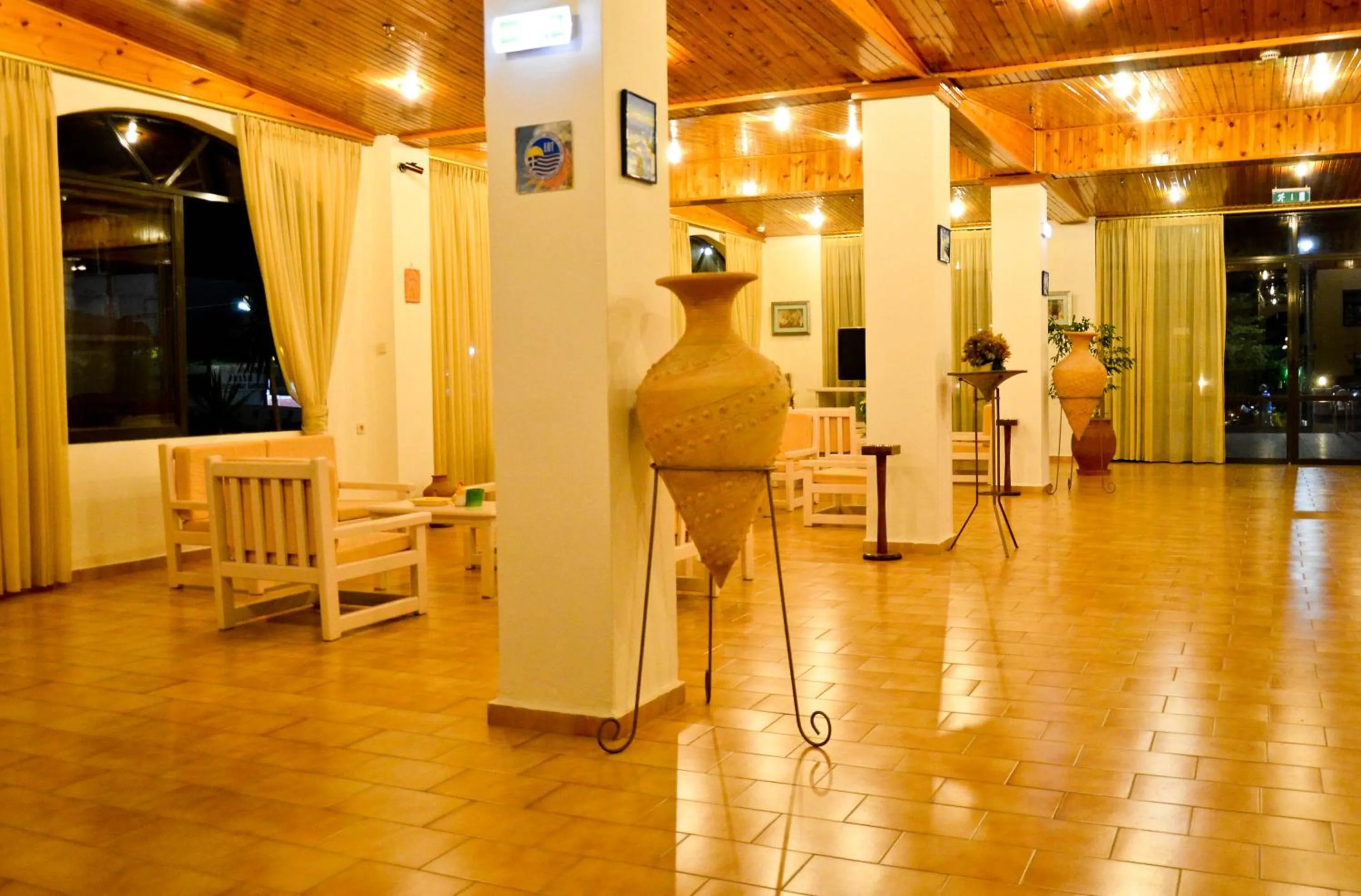 Communal lounge/ TV room in Niko Elen