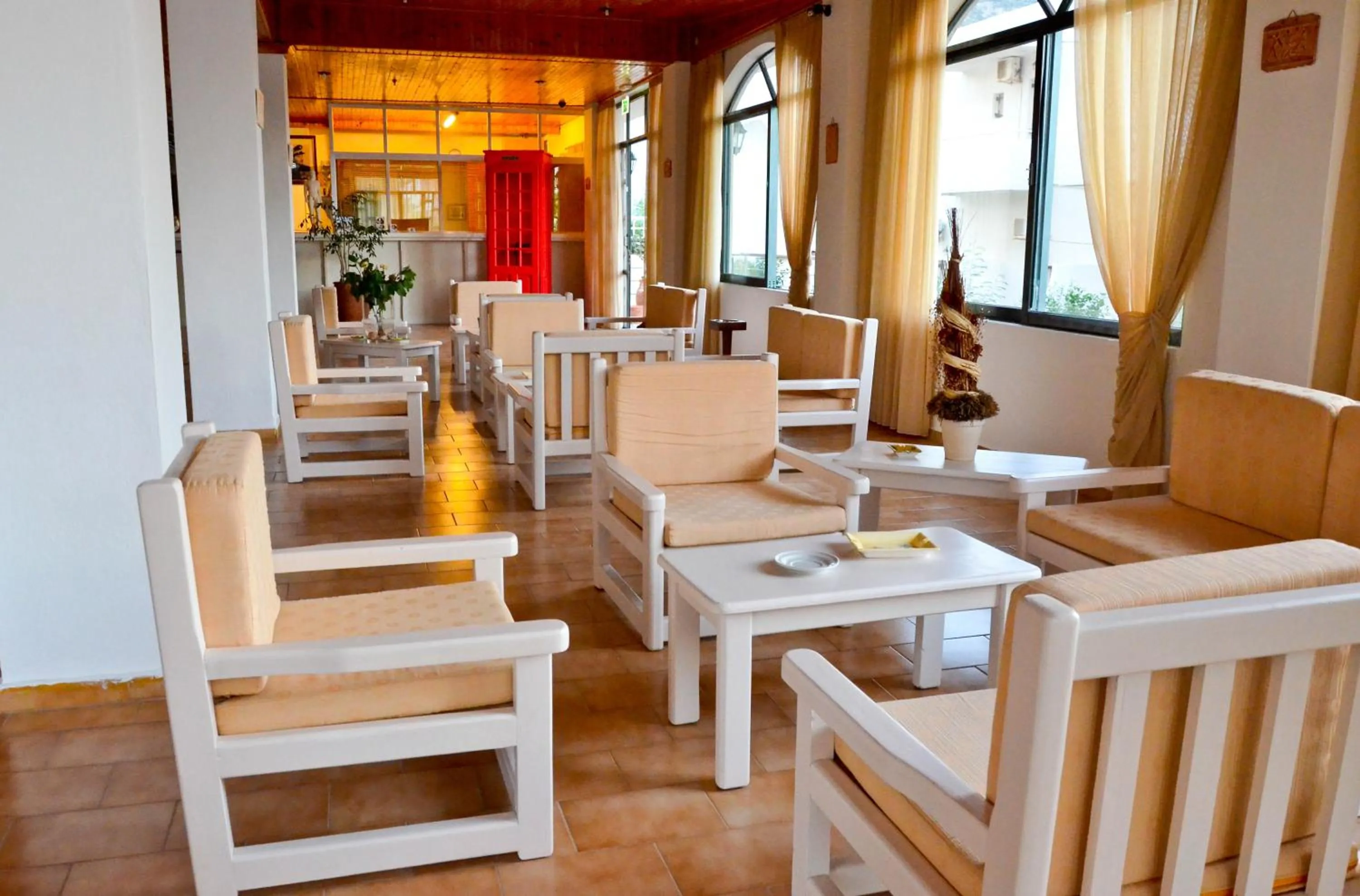 Communal lounge/ TV room in Niko Elen