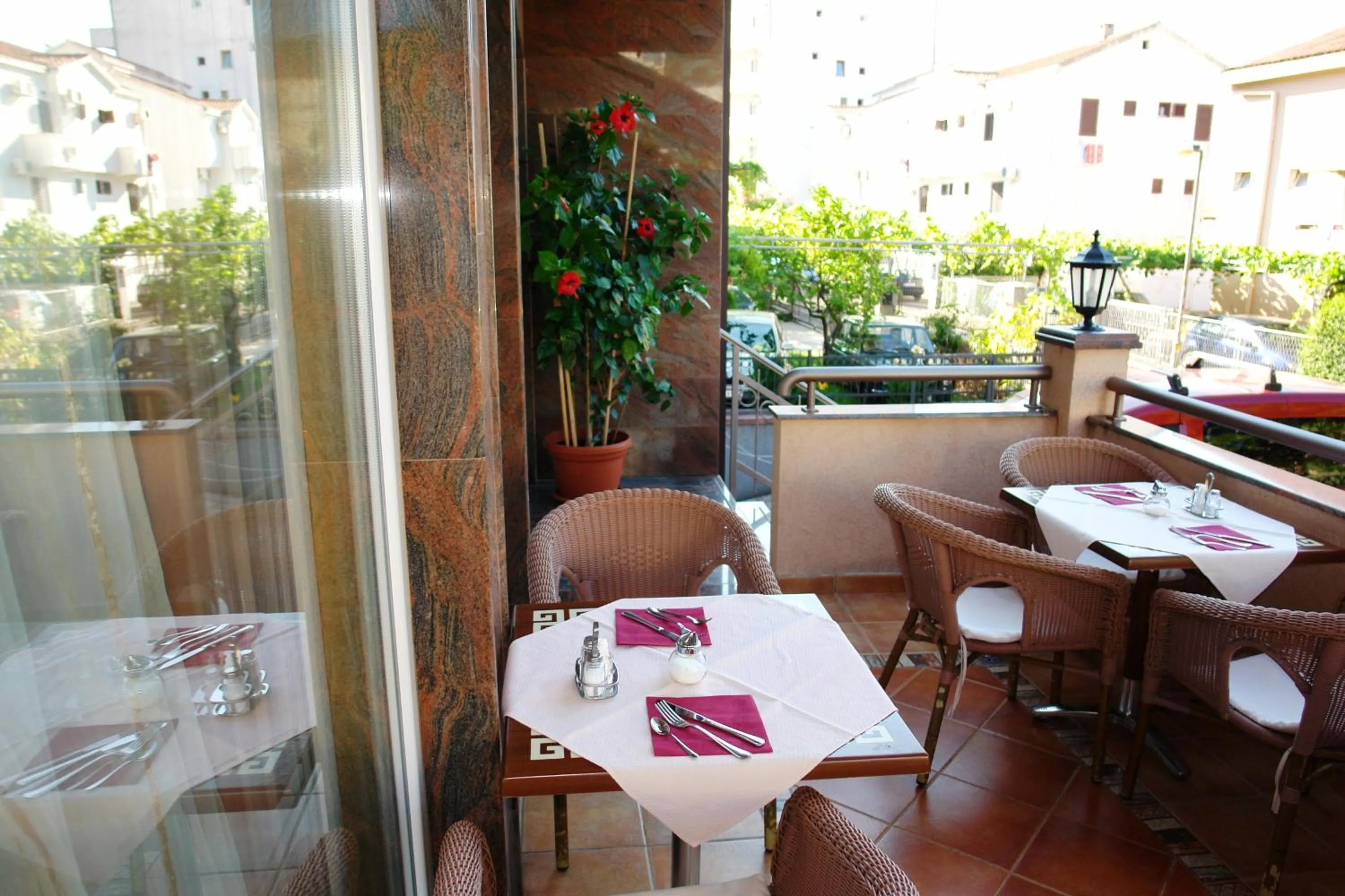 Restaurant/places to eat in Hotel Fineso