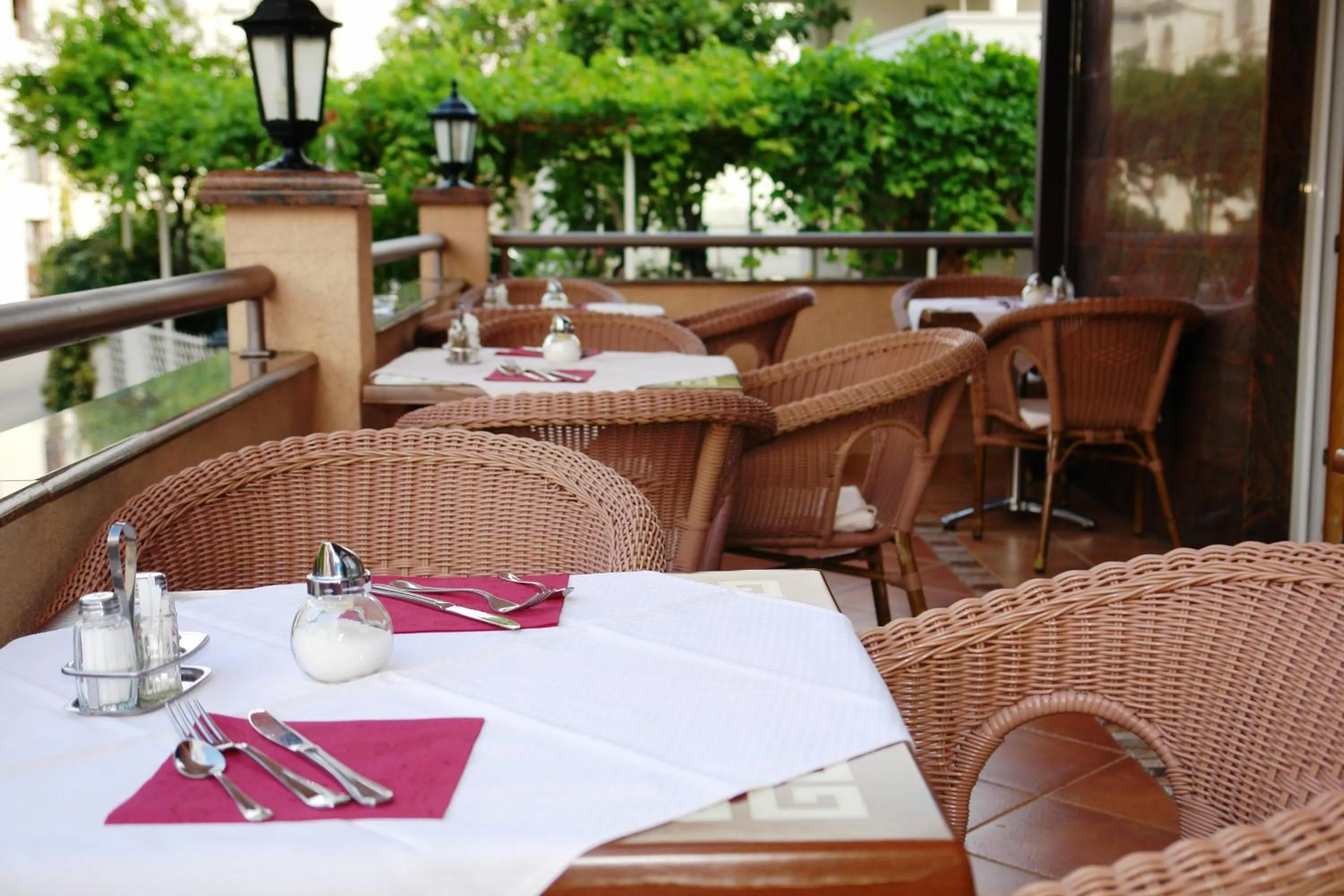 Restaurant/places to eat in Hotel Fineso