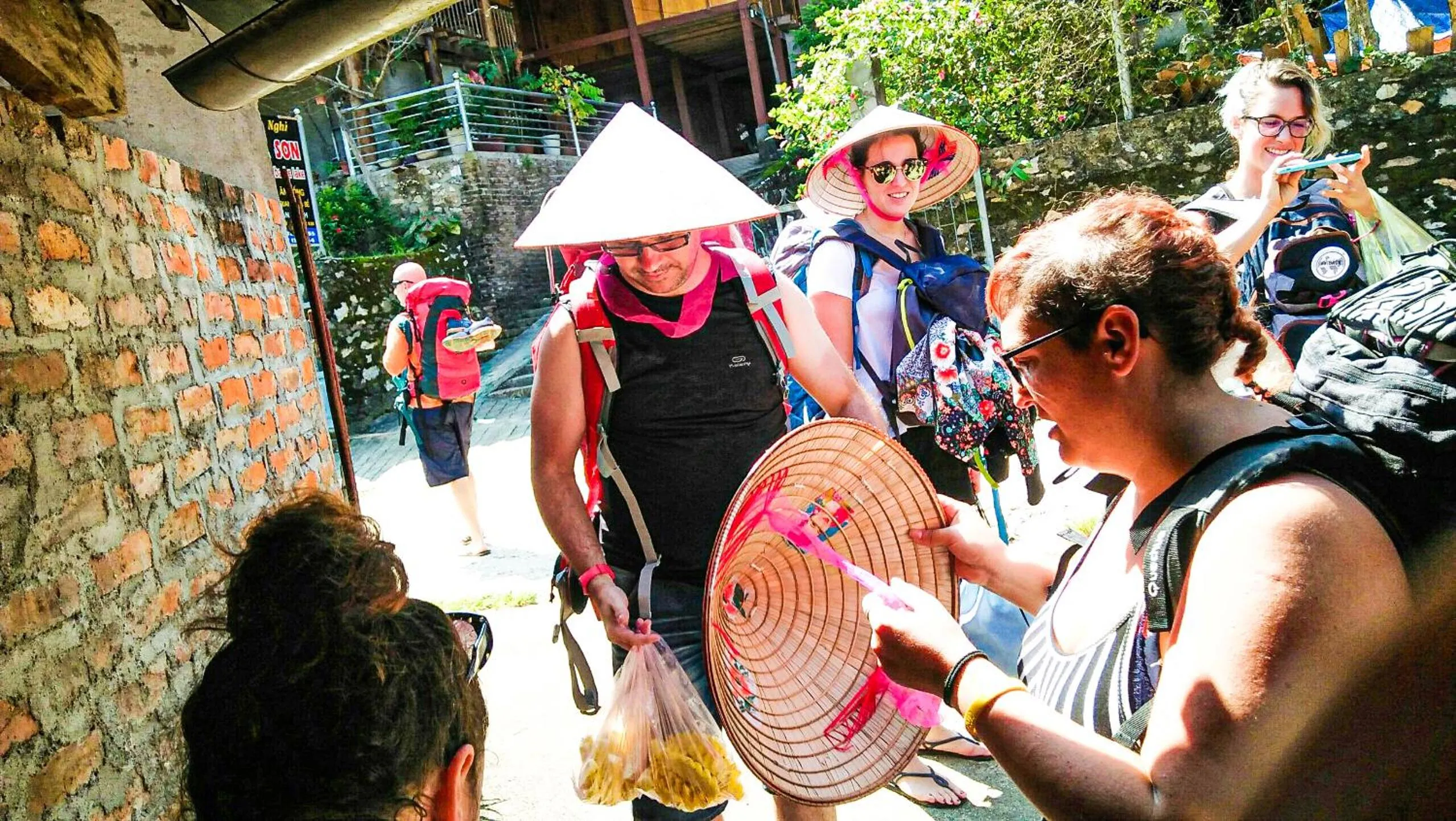 Ba Be lake-Huyền Hào Homestay