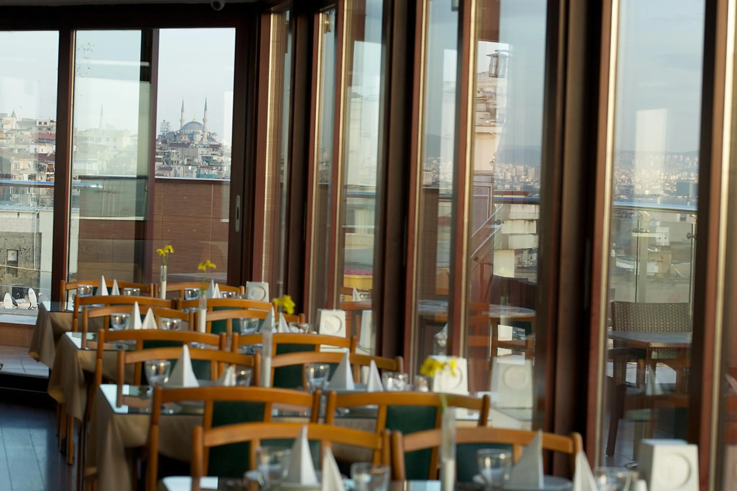 Restaurant/places to eat in Grand Madrid Hotel