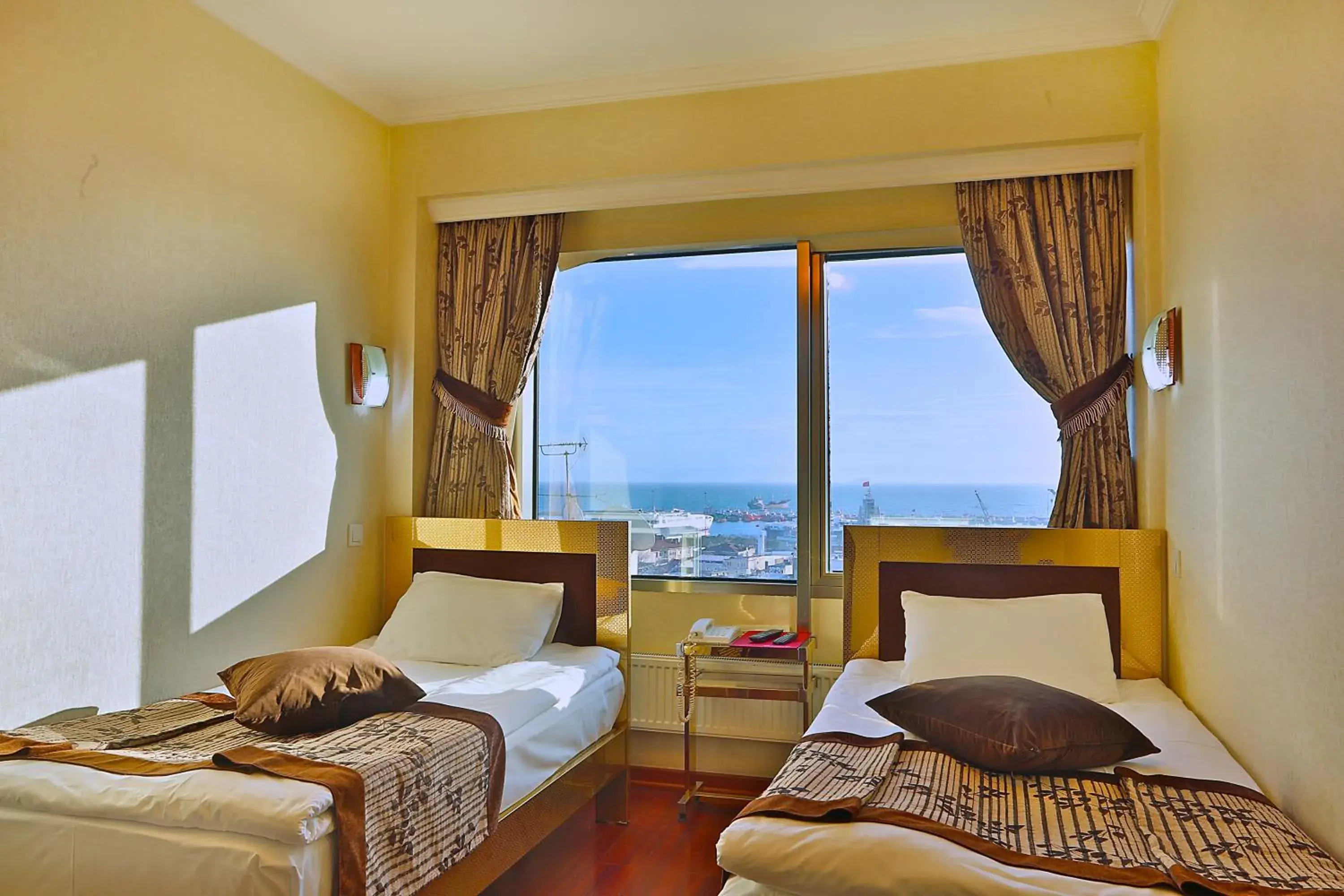 Photo of the whole room, Bed in Grand Madrid Hotel Photo of the whole room, Bed in Grand Madrid Hotel