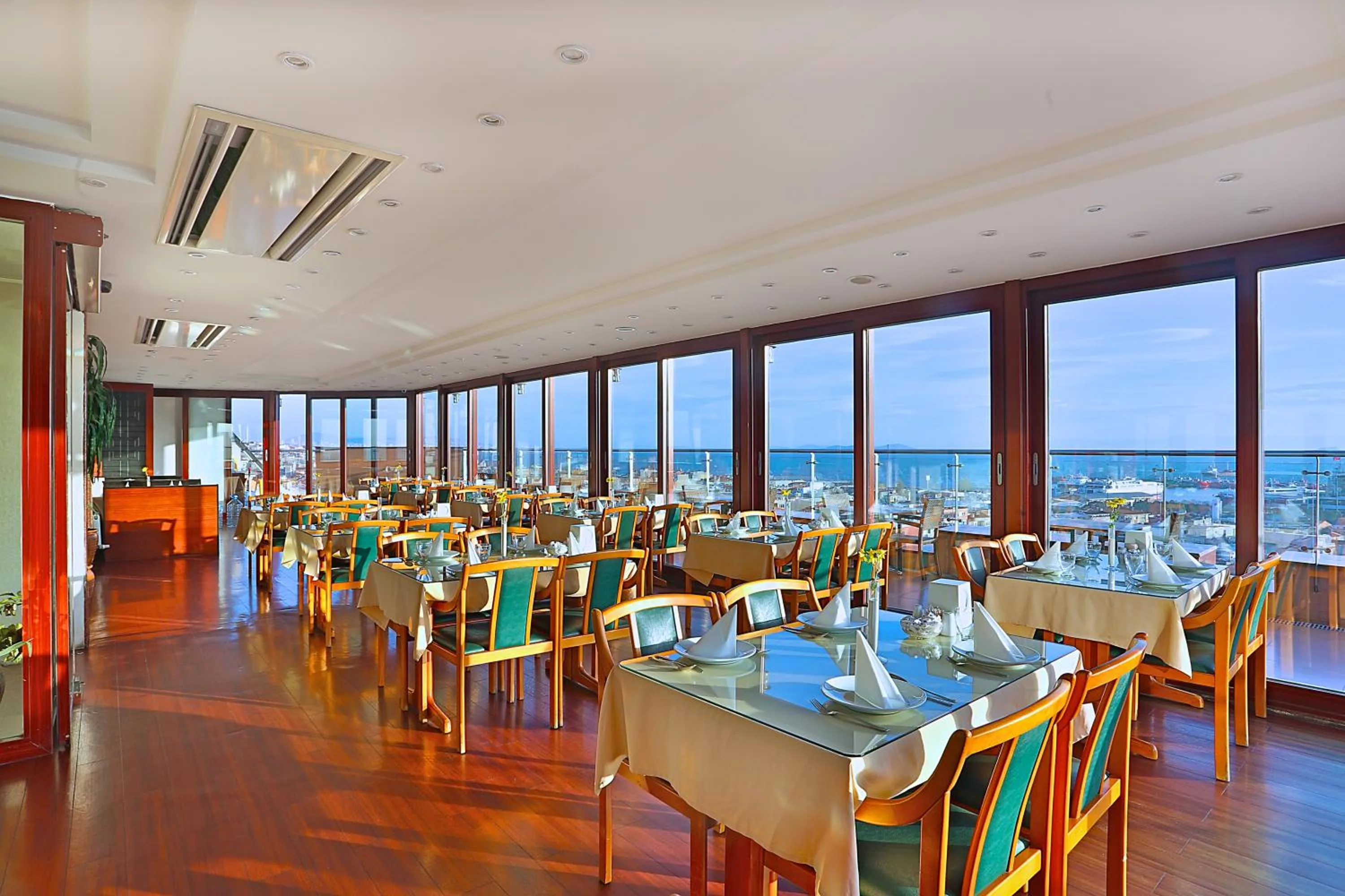 Restaurant/places to eat in Grand Madrid Hotel