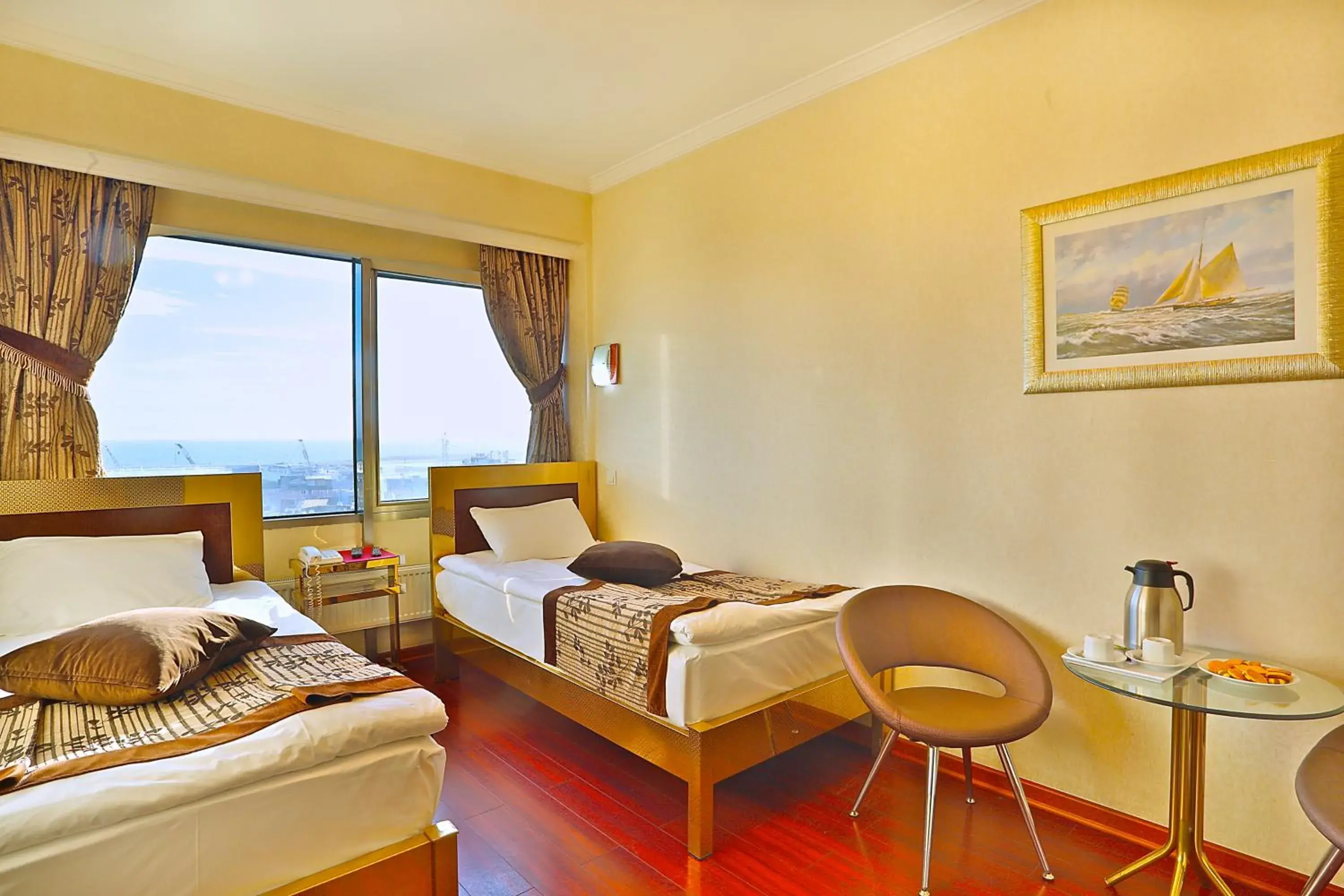 Photo of the whole room, Bed in Grand Madrid Hotel Photo of the whole room, Bed in Grand Madrid Hotel