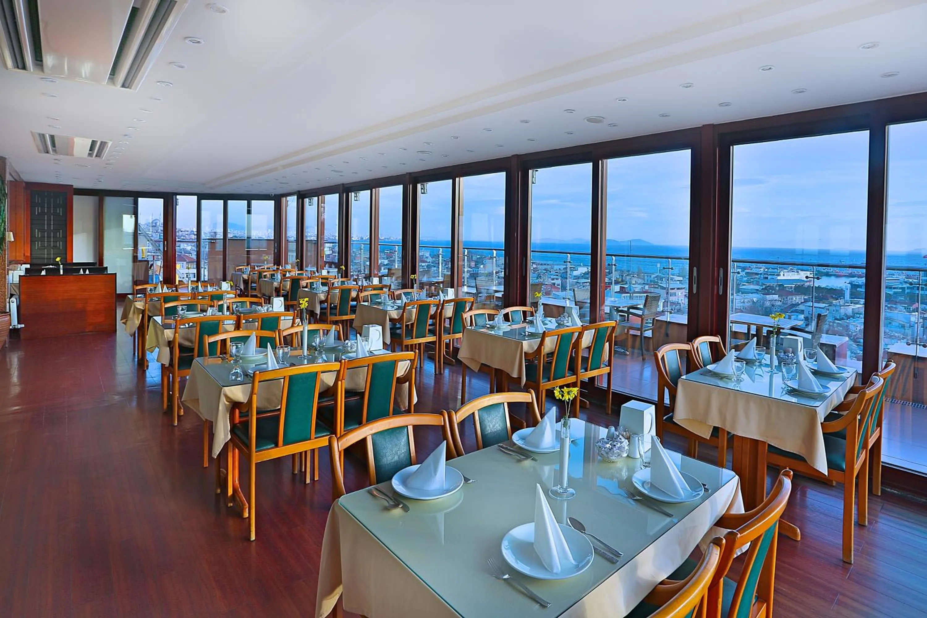 Restaurant/places to eat in Grand Madrid Hotel