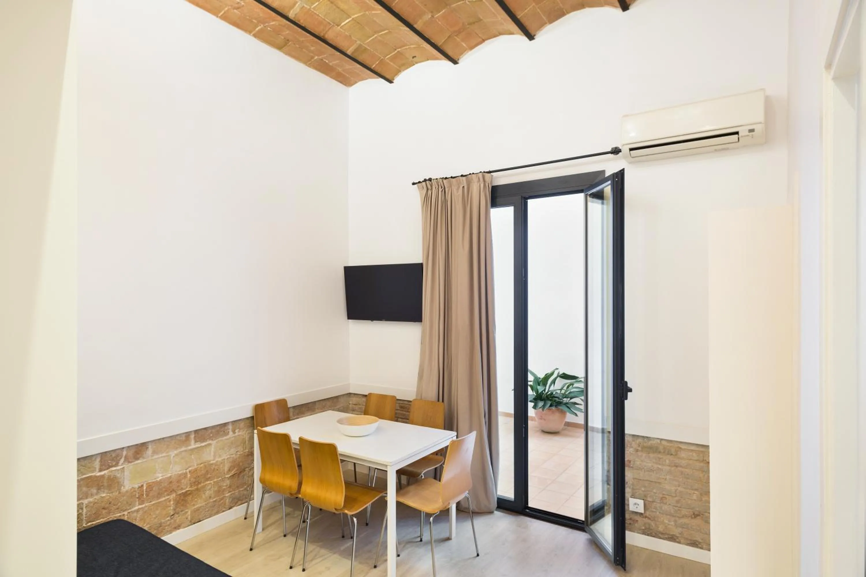 Patio in BcnStop Parc Güell