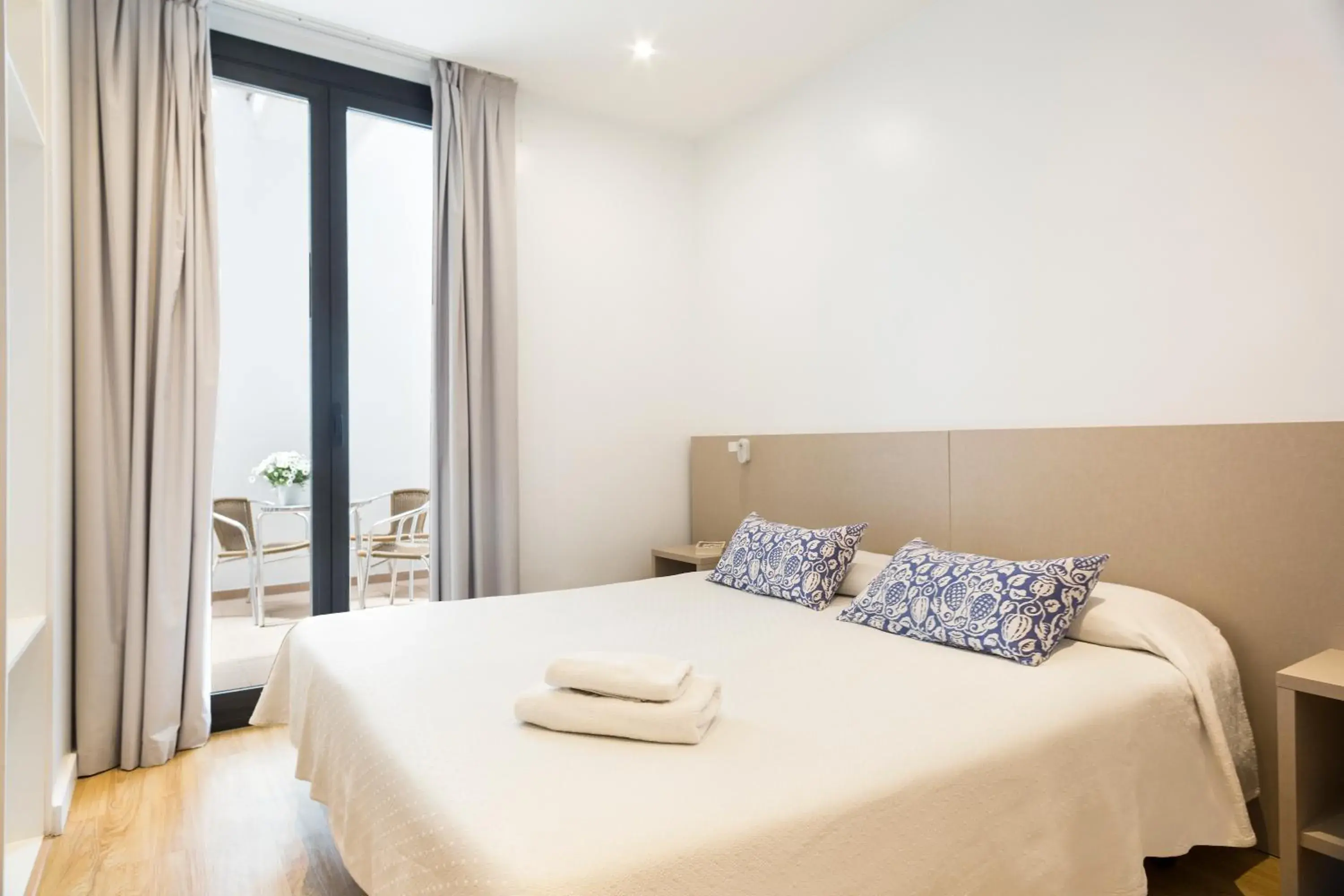 Patio, Bed in BcnStop Parc Güell Patio, Bed in BcnStop Parc Güell