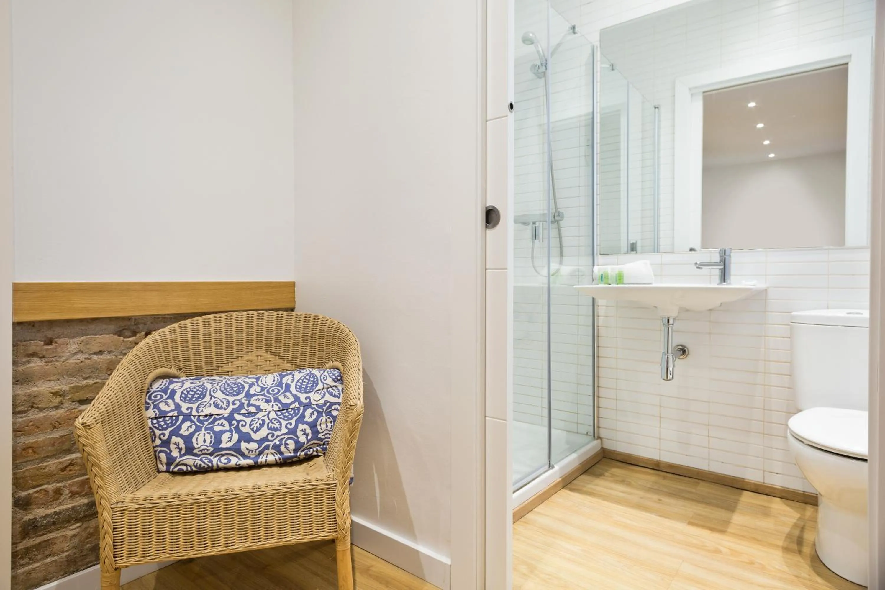 Shower in BcnStop Parc Güell