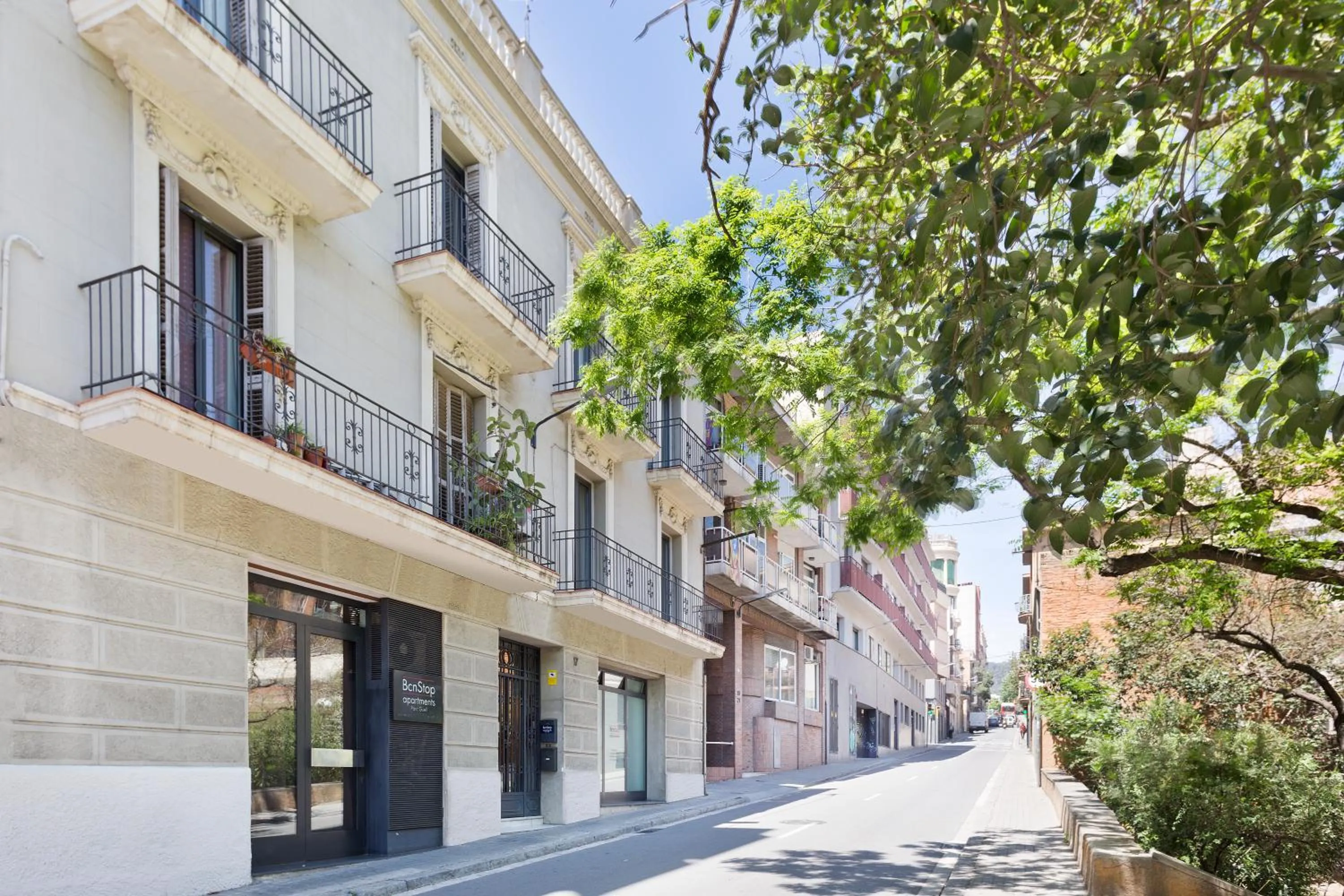 Facade/entrance in BcnStop Parc Güell