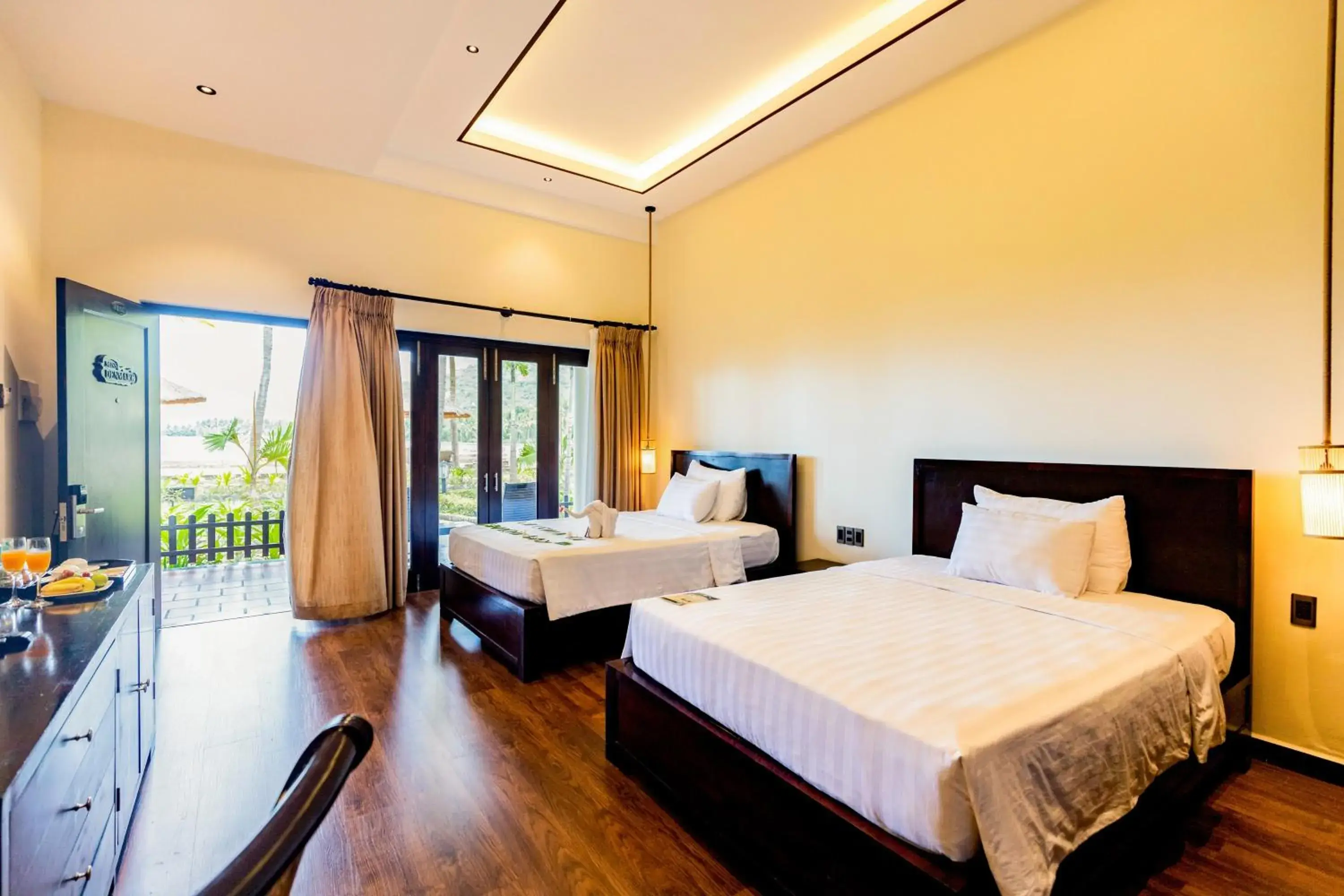 Bedroom, Bed in Diamond Bay Resort & Spa Bedroom, Bed in Diamond Bay Resort & Spa