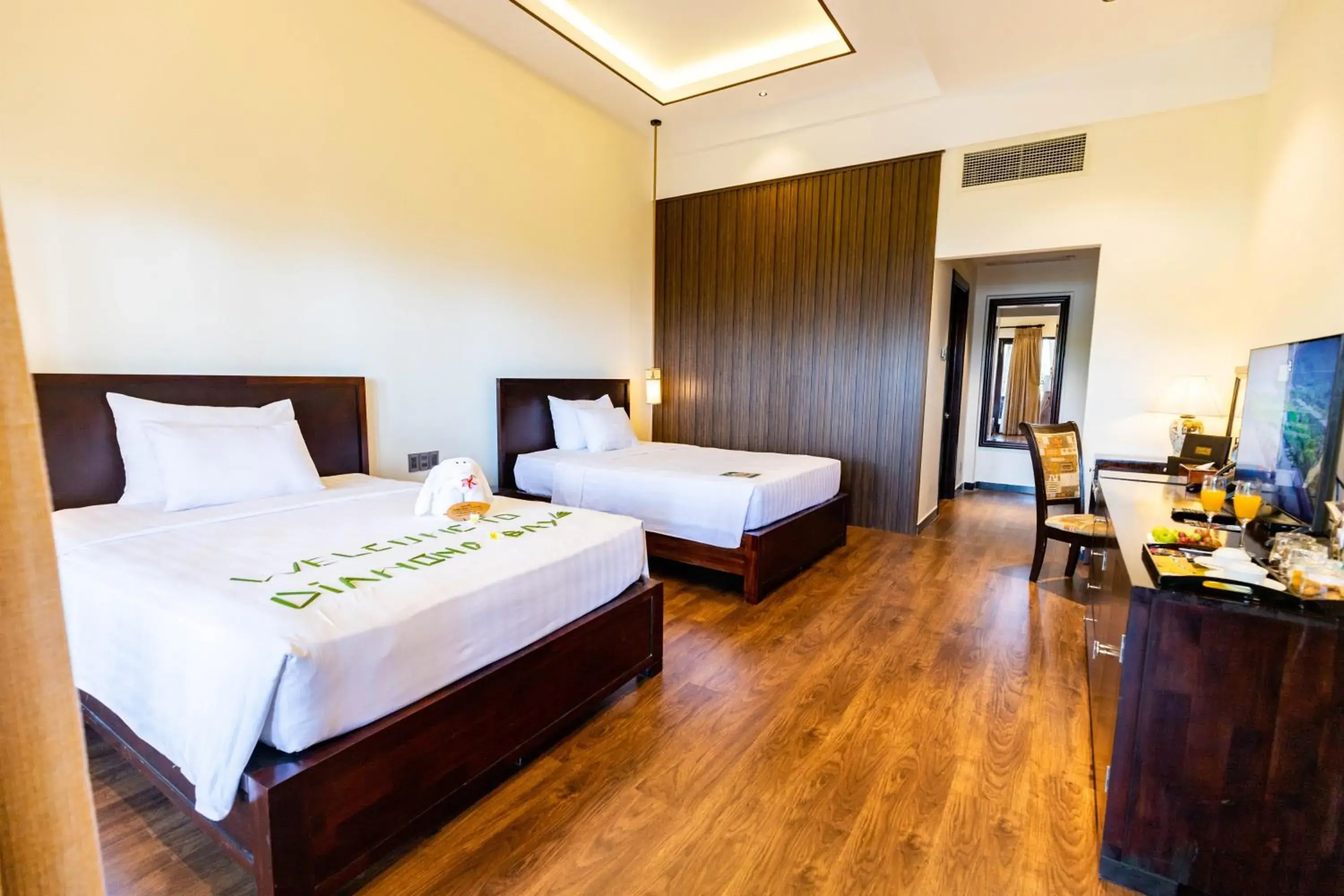 Photo of the whole room, Bed in Diamond Bay Resort & Spa Photo of the whole room, Bed in Diamond Bay Resort & Spa