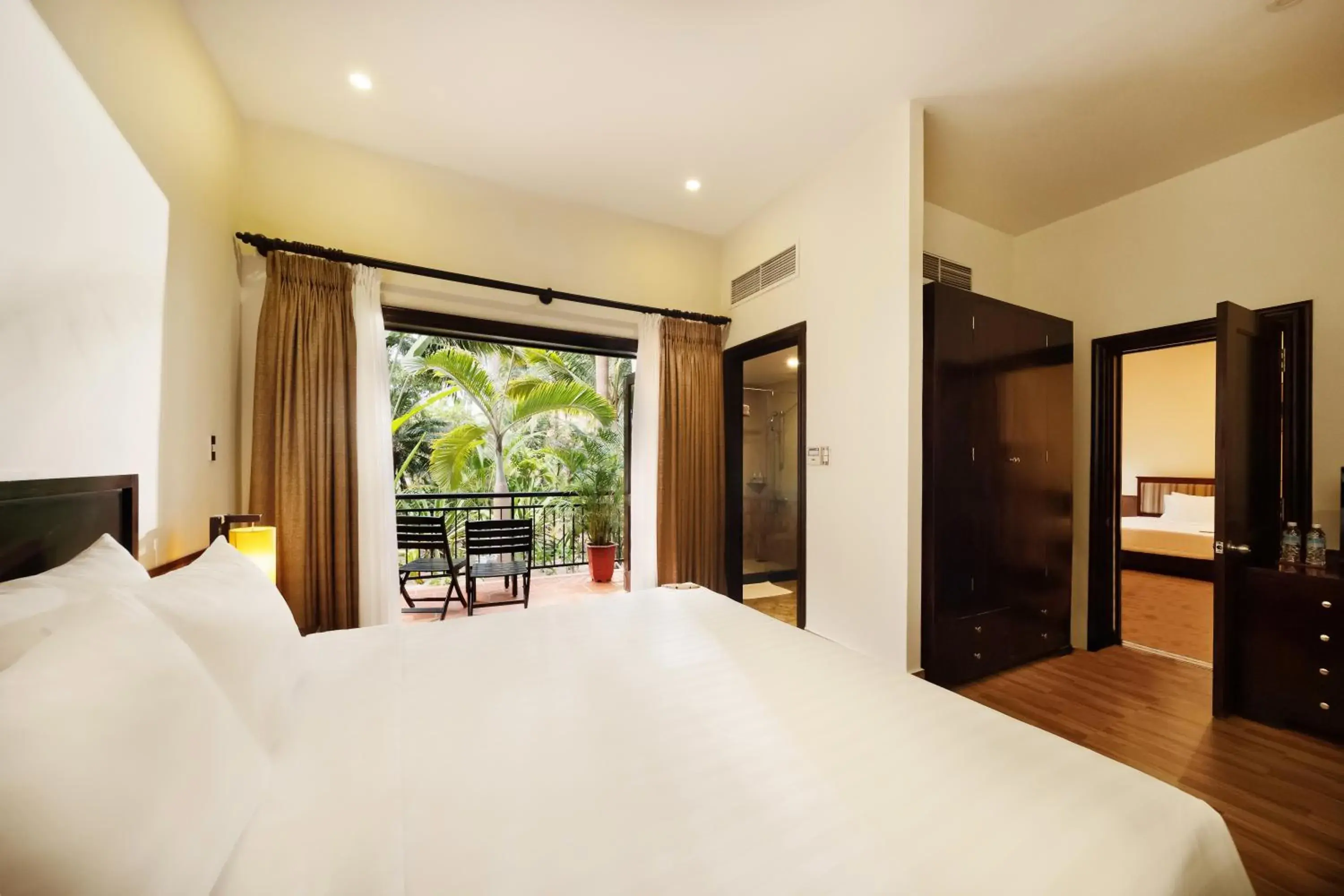 Bedroom, Bed in Diamond Bay Resort & Spa Bedroom, Bed in Diamond Bay Resort & Spa