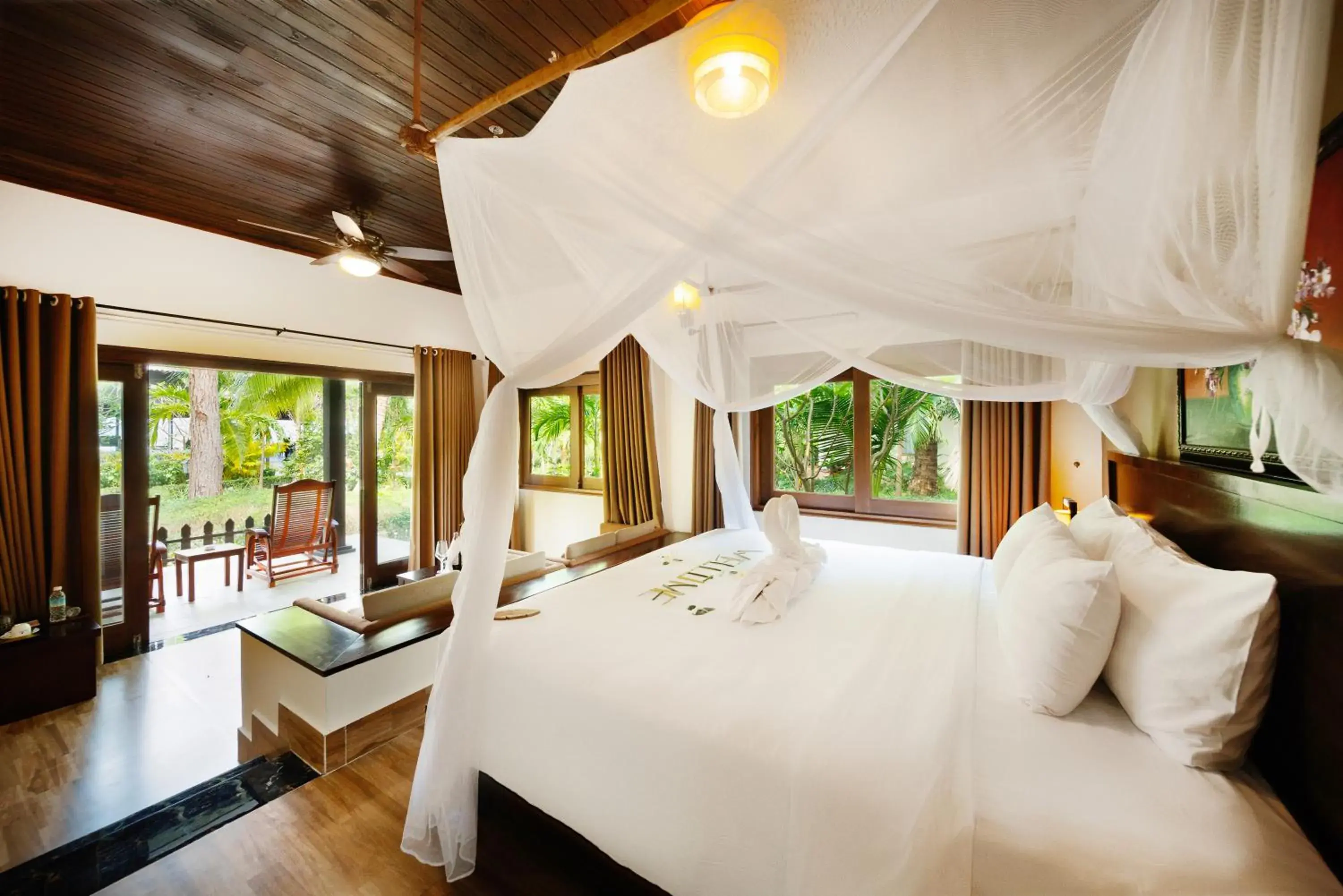 View (from property/room), Bed in Diamond Bay Resort & Spa View (from property/room), Bed in Diamond Bay Resort & Spa