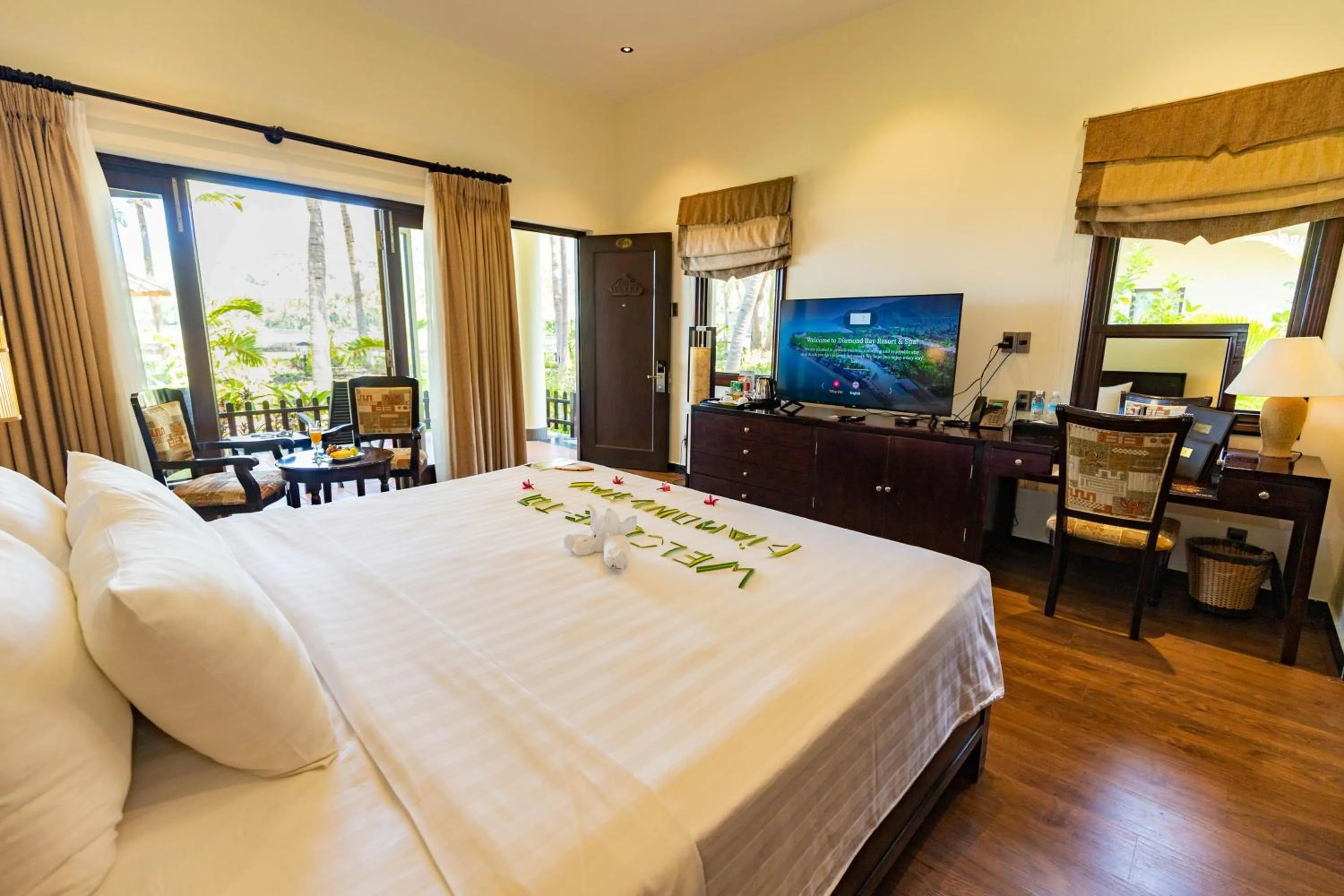 Bed in Diamond Bay Resort & Spa