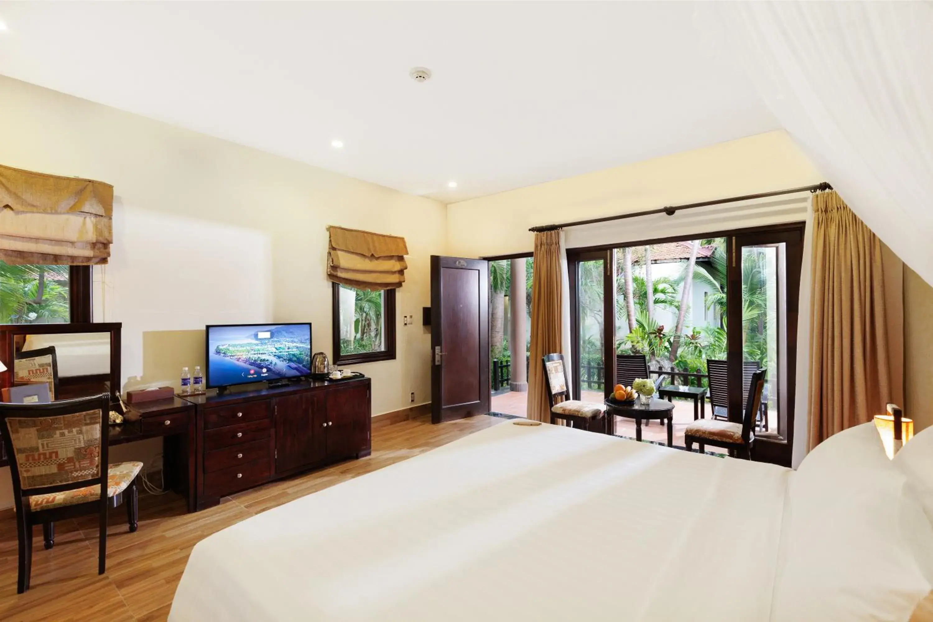 View (from property/room), Bed in Diamond Bay Resort & Spa View (from property/room), Bed in Diamond Bay Resort & Spa