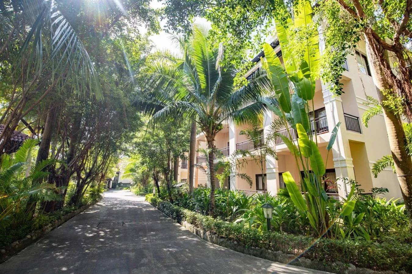 Property building in Diamond Bay Resort & Spa