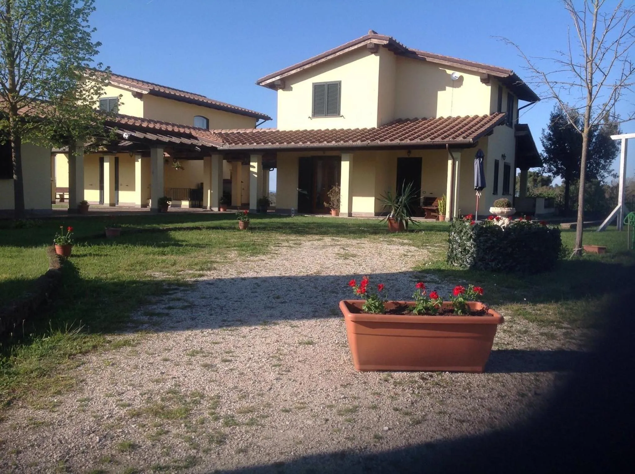 Property building in Oasi Del Verde