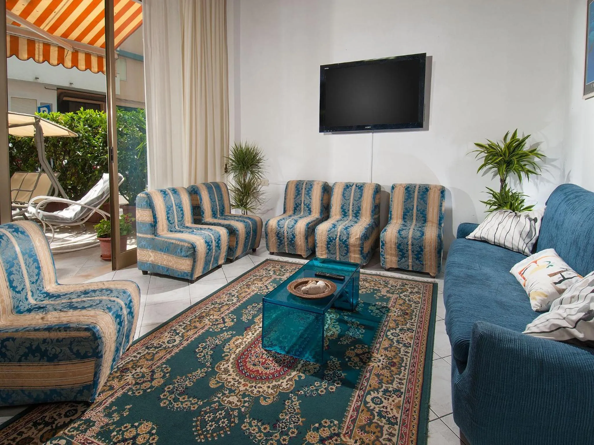 Communal lounge/ TV room in Hotel Miramare