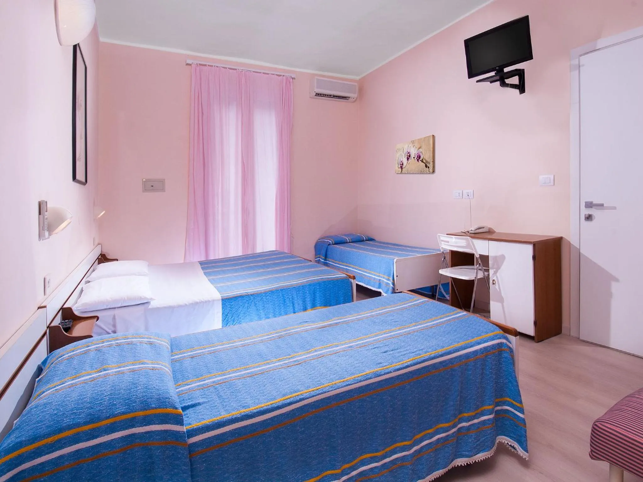 Photo of the whole room in Hotel Miramare